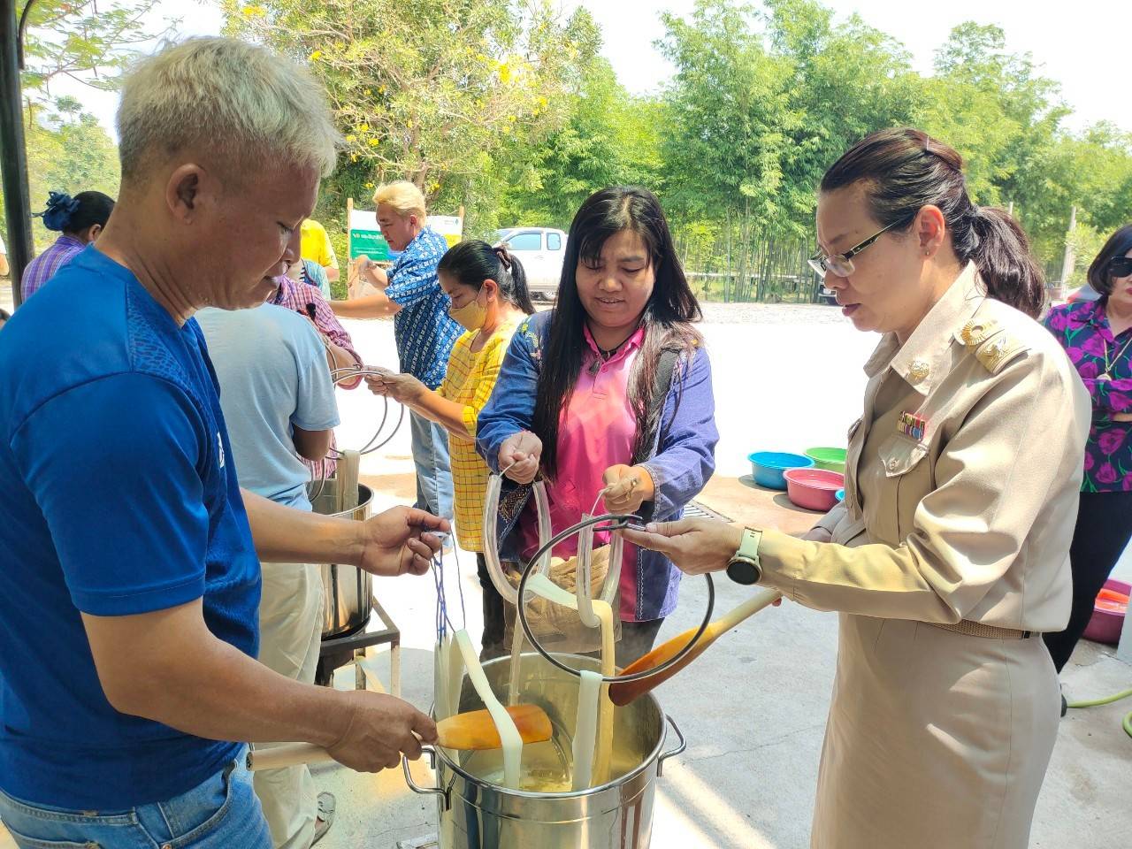 พช. กาญจนบุรี เสริมสร้างพลังสตรี สืบสาน ภูมิปัญญาผ้าไทยด้วยสีธรรมชาติ สู่เป้าหมายการพัฒนาที่ยั่งยืน (SDGs)