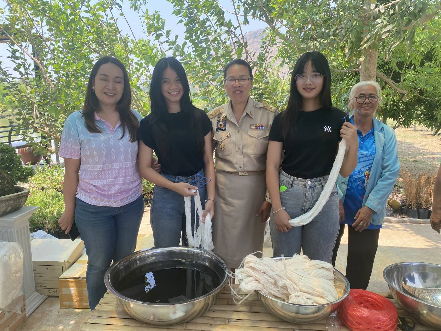 พช. กาญจนบุรี เสริมสร้างพลังสตรี สืบสาน ภูมิปัญญาผ้าไทยด้วยสีธรรมชาติ สู่เป้าหมายการพัฒนาที่ยั่งยืน (SDGs)