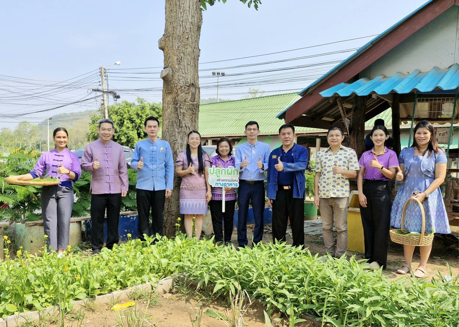 พช. กาญจนบุรี นำผู้ตรวจราชกรม (นายอาทร  พิมชะนก) ลงพื้นที่ถอดบทเรียนความสำเร็จการพัฒนาพื้นที่อำเภอไทรโยค
