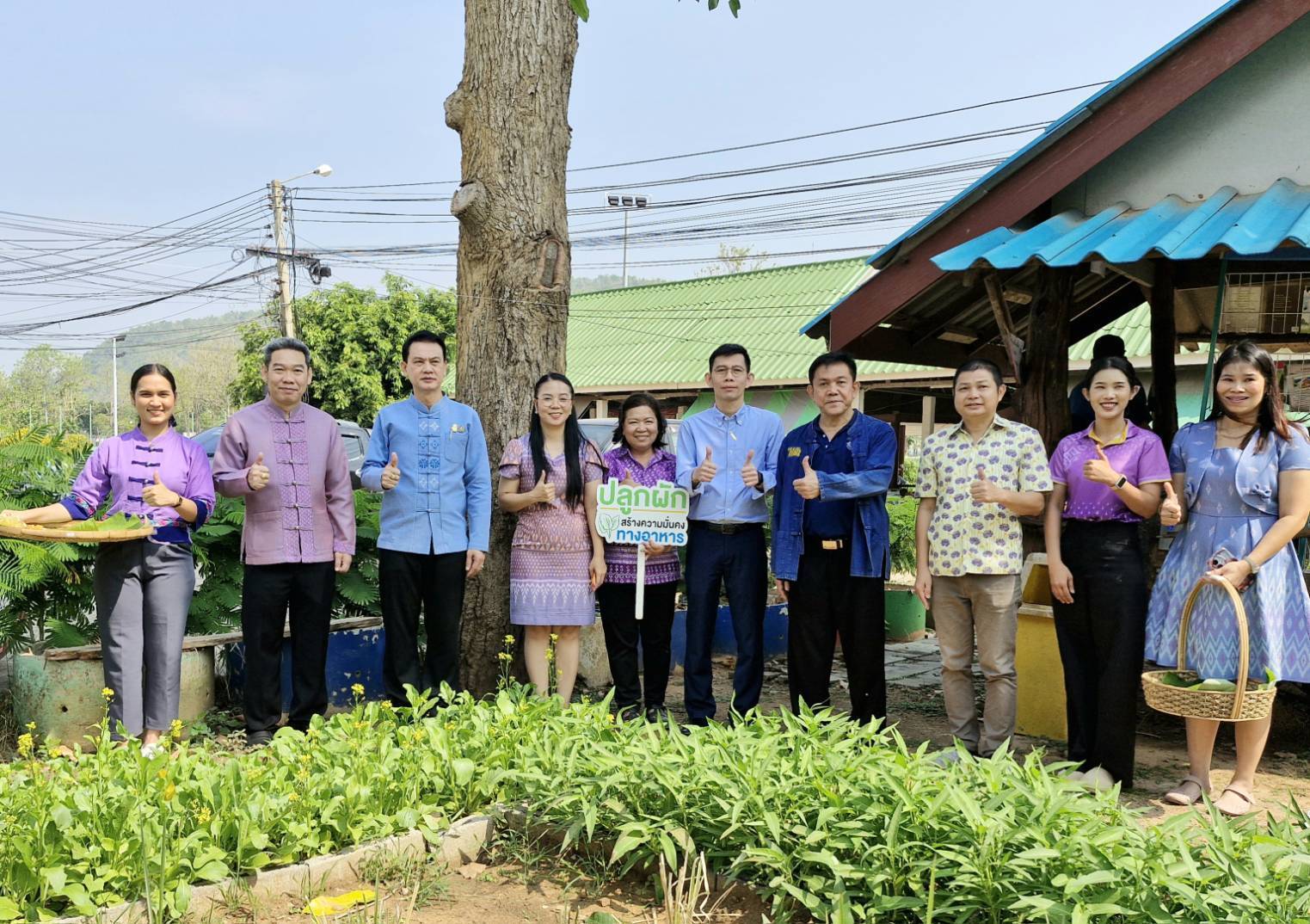 พช. กาญจนบุรี นำผู้ตรวจราชกรม (นายอาทร  พิมชะนก) ลงพื้นที่ถอดบทเรียนความสำเร็จการพัฒนาพื้นที่อำเภอไทรโยค