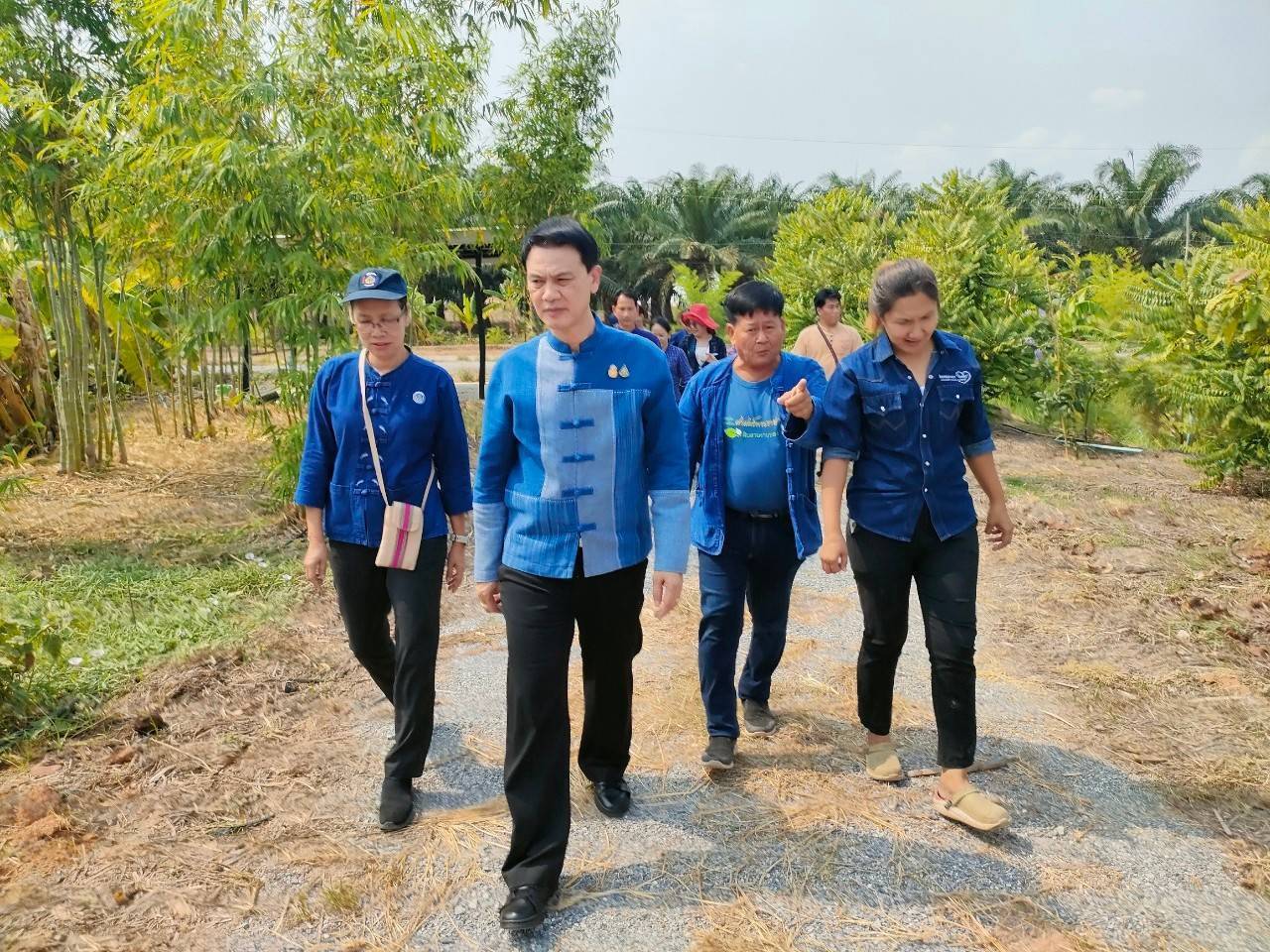 พช. กาญจนบุรี นำผู้ตรวจราชกรม (นายอาทร  พิมชะนก) ลงพื้นที่ถอดบทเรียนความสำเร็จการพัฒนาพื้นที่อำเภอเลาขวัญ