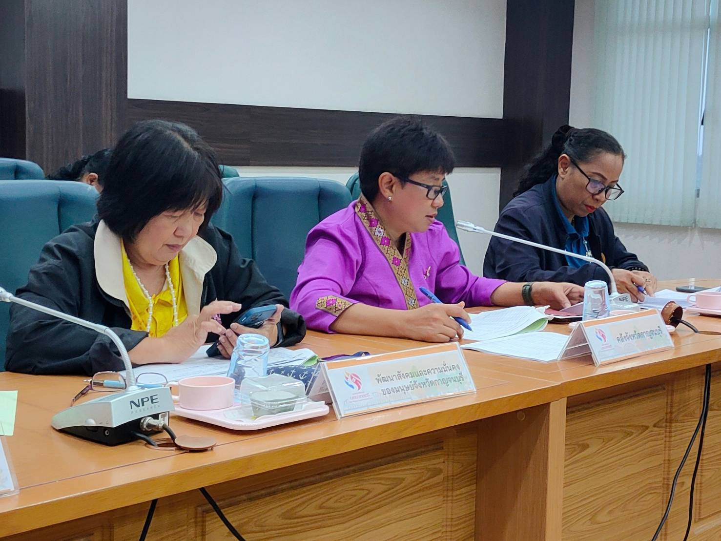 พช.กาญจนบุรี ดำเนินการประชุมคณะอนุกรรมการบริหารกองทุนพัฒนาบทบาทสตรีระดับจังหวัดกาญจนบุรี ครั้งที่ 3/2567 อนุมัติเงินทุนกว่า 1.4 ล้านบาท