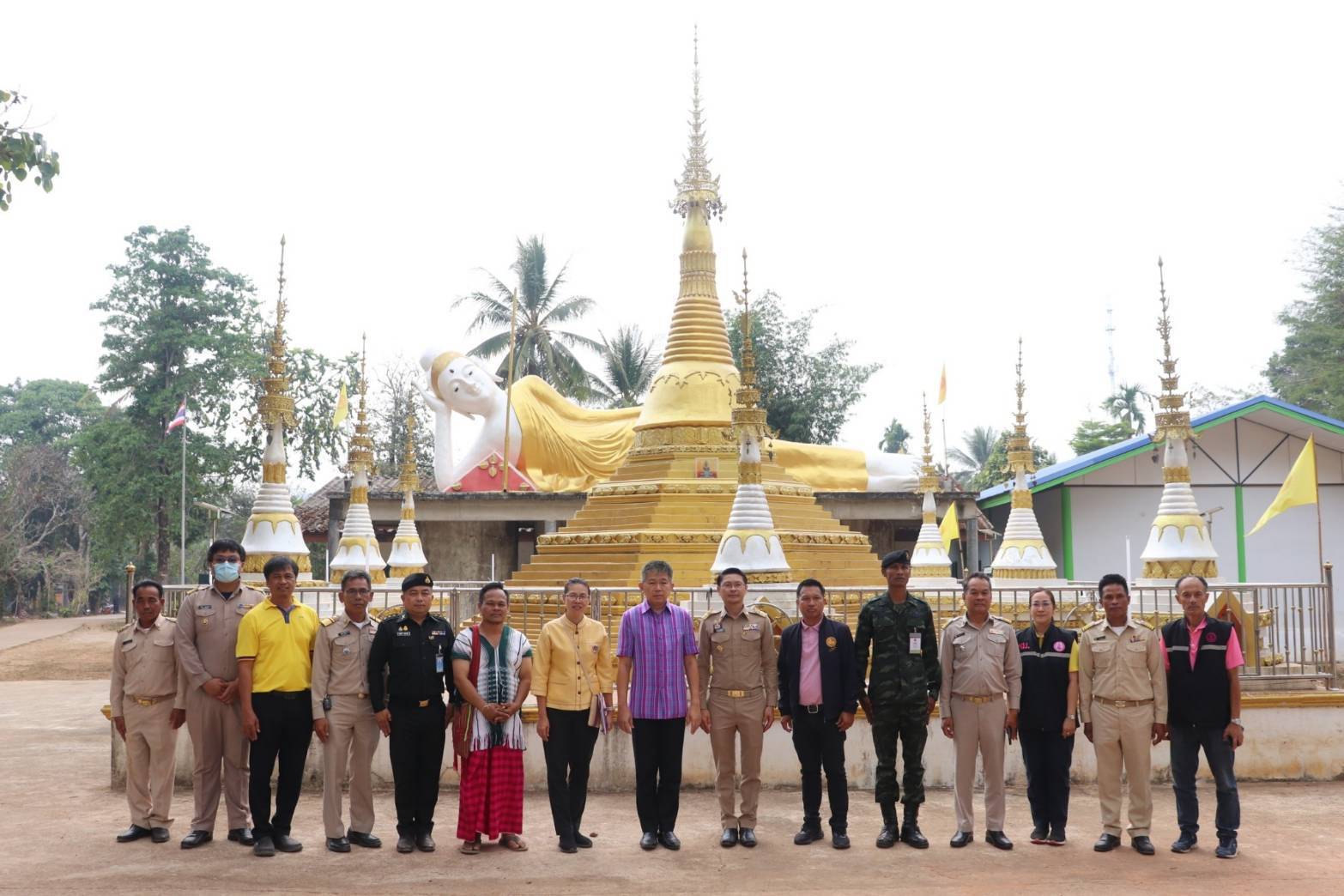 พช.กาญจน์ ขานรับแนวพระดำริฯ ติดตามความก้าวหน้า และให้กำลังใจกลุ่มทอผ้าในการน้อมนำแบบลายผ้าพระราชทาน “สิริวชิราภรณ์” สู่การสร้างสรรค์ขับเคลื่อน “ผ้าไทยใส่ให้สนุก”
