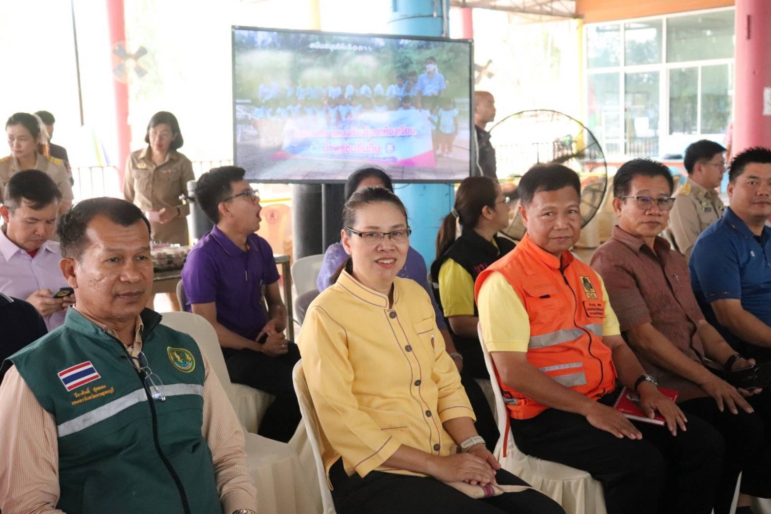 พช.กาญจนบุรี ร่วมโครงการจังหวัดเคลื่อนที่ “บำบัดทุกข์ บำรุงสุข สร้างรอยยิ้มให้ประชาชน” ครั้งที่ 5 ประจำปีงบประมาณ 2567 ในพื้นที่อำเภอทองผาภูมิ