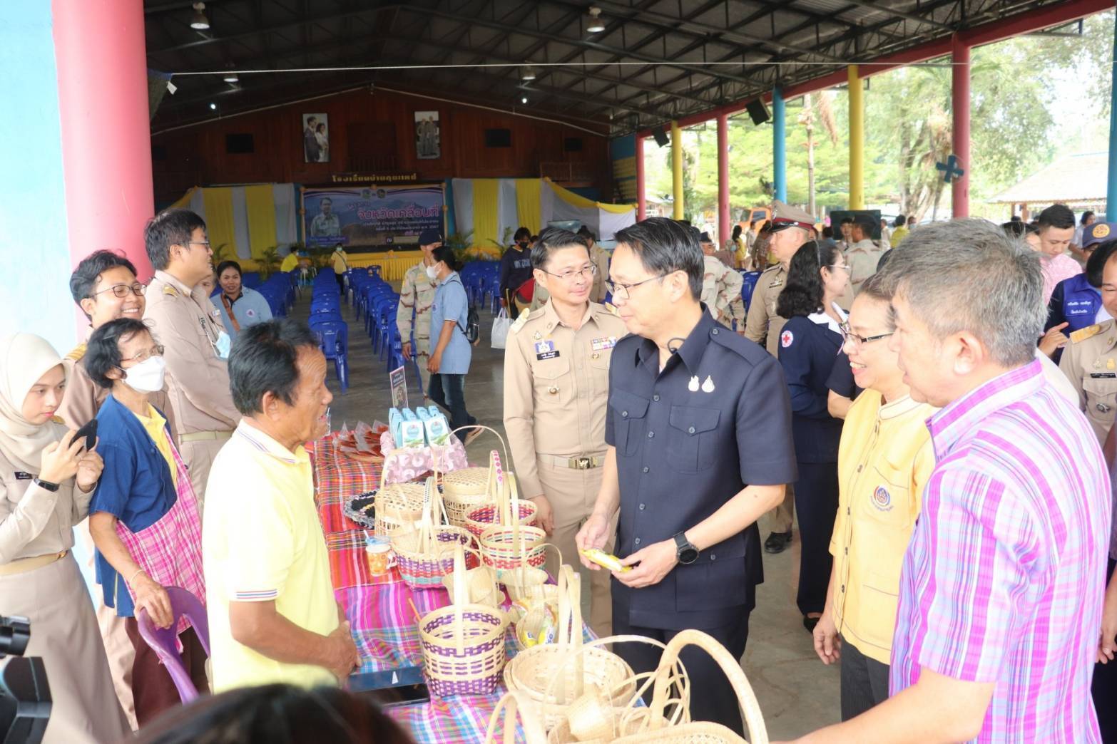 พช.กาญจนบุรี ร่วมโครงการจังหวัดเคลื่อนที่ “บำบัดทุกข์ บำรุงสุข สร้างรอยยิ้มให้ประชาชน” ครั้งที่ 5 ประจำปีงบประมาณ 2567 ในพื้นที่อำเภอทองผาภูมิ