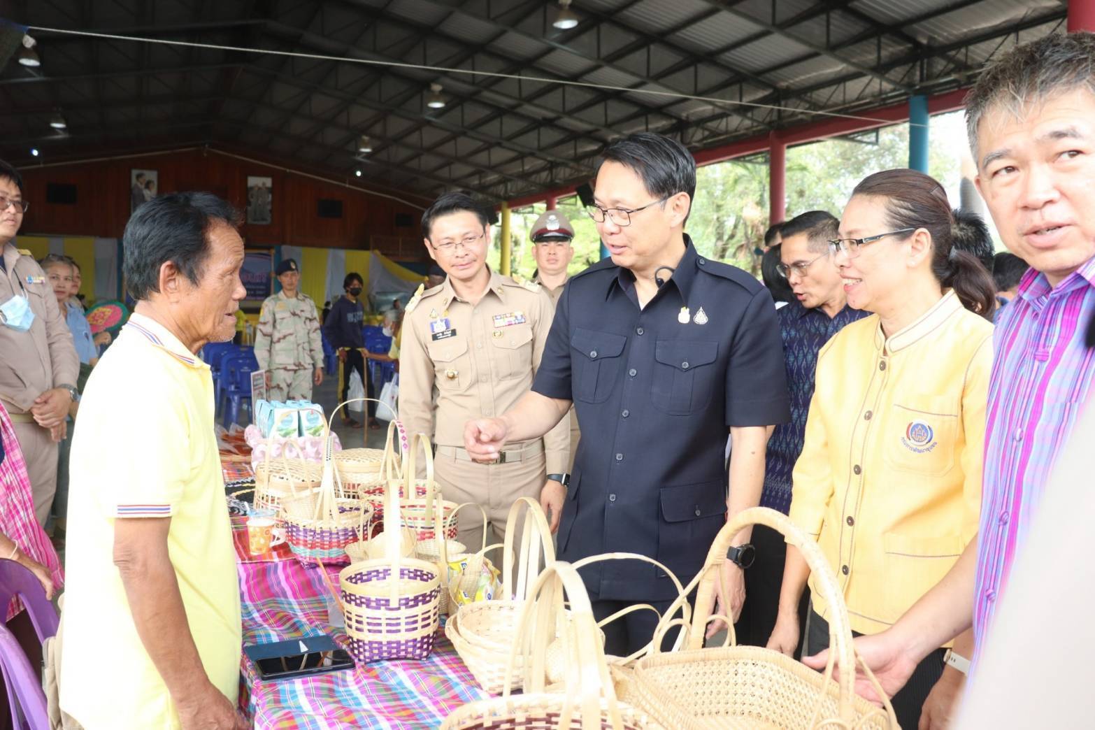 พช.กาญจนบุรี ร่วมโครงการจังหวัดเคลื่อนที่ “บำบัดทุกข์ บำรุงสุข สร้างรอยยิ้มให้ประชาชน” ครั้งที่ 5 ประจำปีงบประมาณ 2567 ในพื้นที่อำเภอทองผาภูมิ