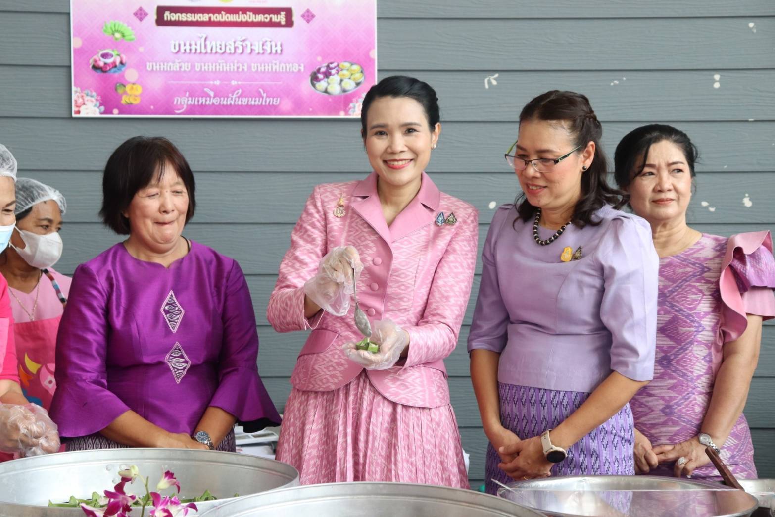 จังหวัดกาญจนบุรี จัดงาน“พลังสตรีกาญจน์ สร้างสรรค์สังคม สู่วิถีสากล” เนื่องในวันสตรีสากล ประจำปี 2567