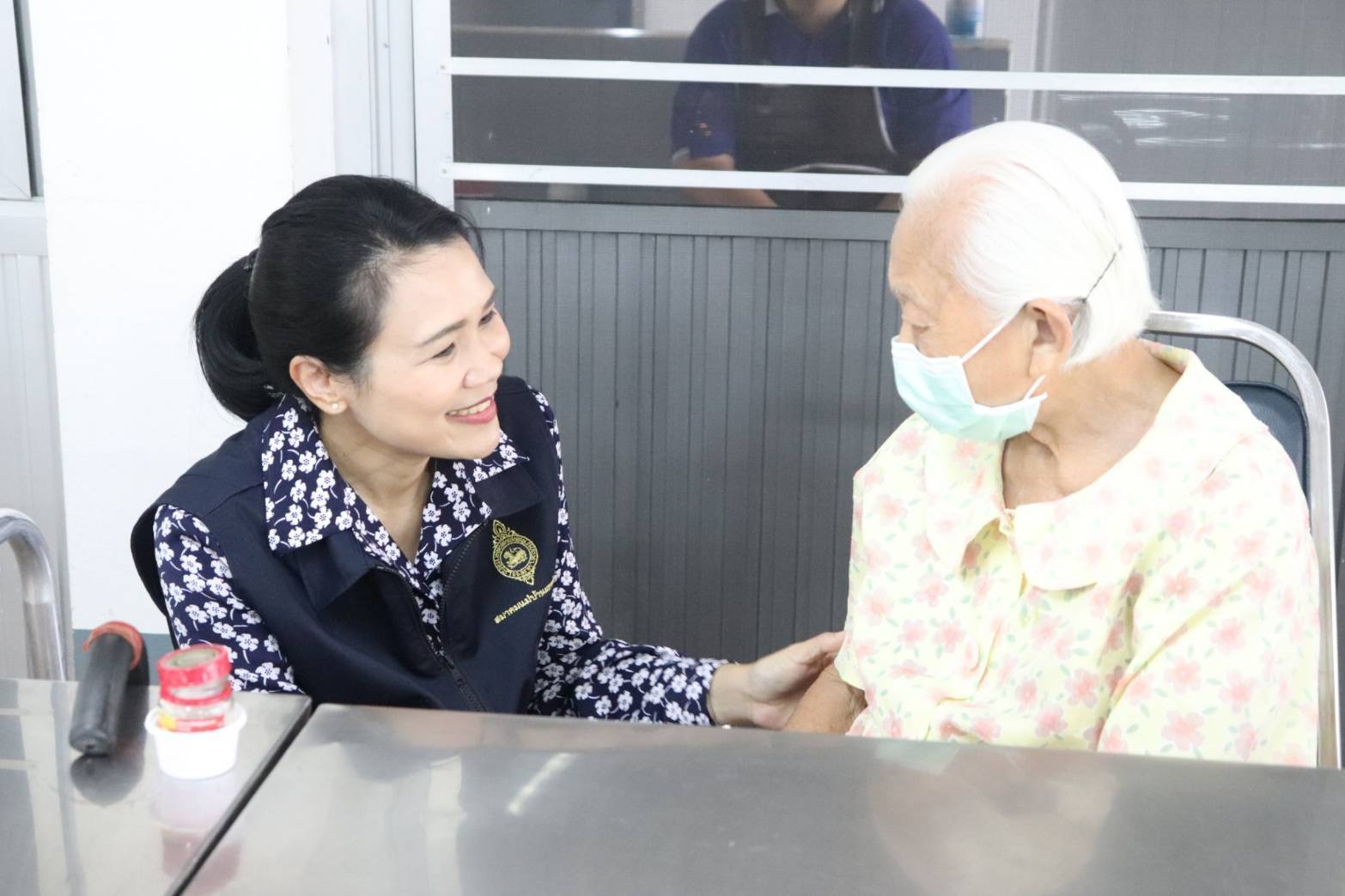 จังหวัดกาญจนบุรี ลุย!! ยกระดับการสร้างความมั่นคงทางอาหาร นำผลผลิตโคก หนอง นา โมเดลจังหวัดกาญจนบุรี เเละกิจกรรมบ้านนี้มีรัก ปลูกผักกินเอง สู่การแบ่งปันเพื่อสังคม ชุมชน และกลุ่มเปราะบาง