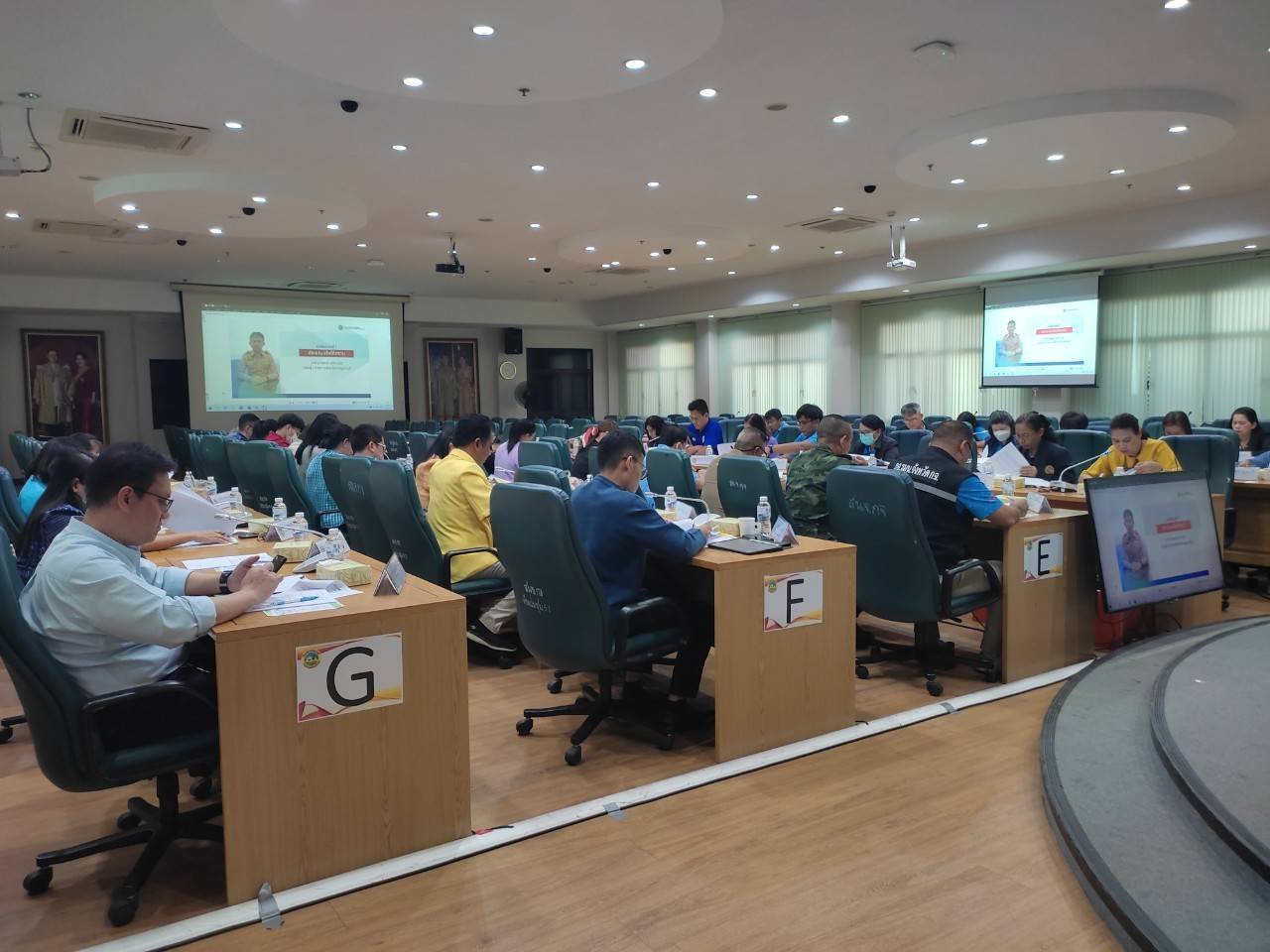 พช.กาญจนบุรี จัดประชุมคณะกรรมการศูนย์อำนวยการขจัดความยากจนและพัฒนาคนทุกช่วงวัยอย่างยั่งยืนตามหลักปรัชญาของเศรษฐกิจพอเพียง จังหวัดกาญจนบุรี (คจพ.จ.กาญจนบุรี) ครั้งที่ 1/2567
