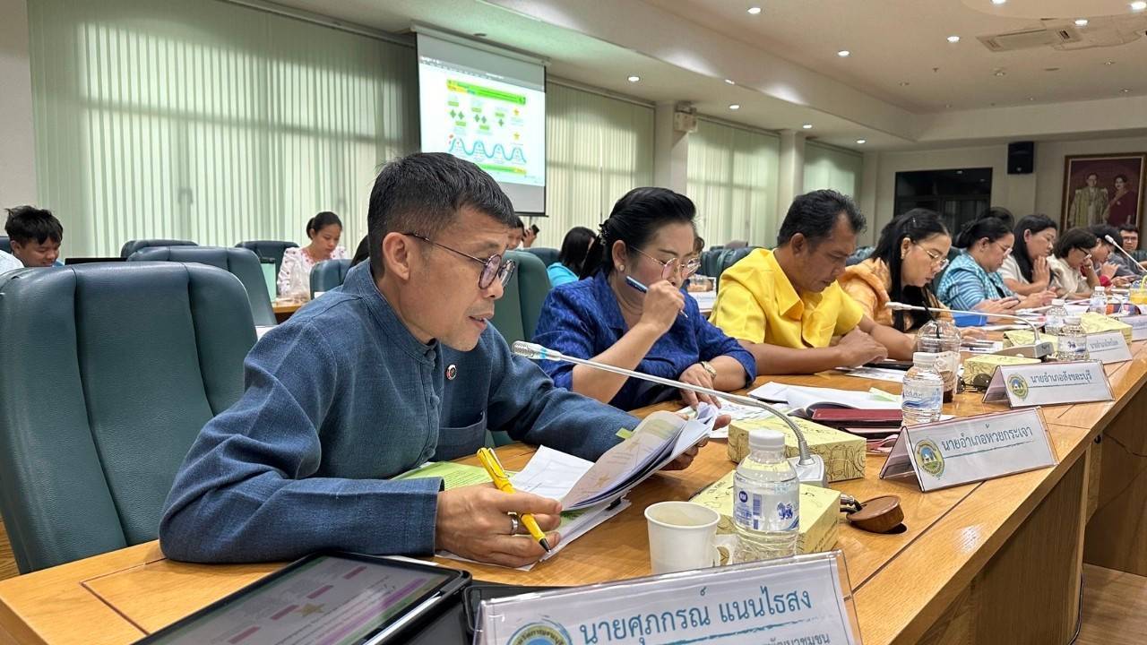 พช.กาญจนบุรี จัดประชุมคณะกรรมการศูนย์อำนวยการขจัดความยากจนและพัฒนาคนทุกช่วงวัยอย่างยั่งยืนตามหลักปรัชญาของเศรษฐกิจพอเพียง จังหวัดกาญจนบุรี (คจพ.จ.กาญจนบุรี) ครั้งที่ 1/2567