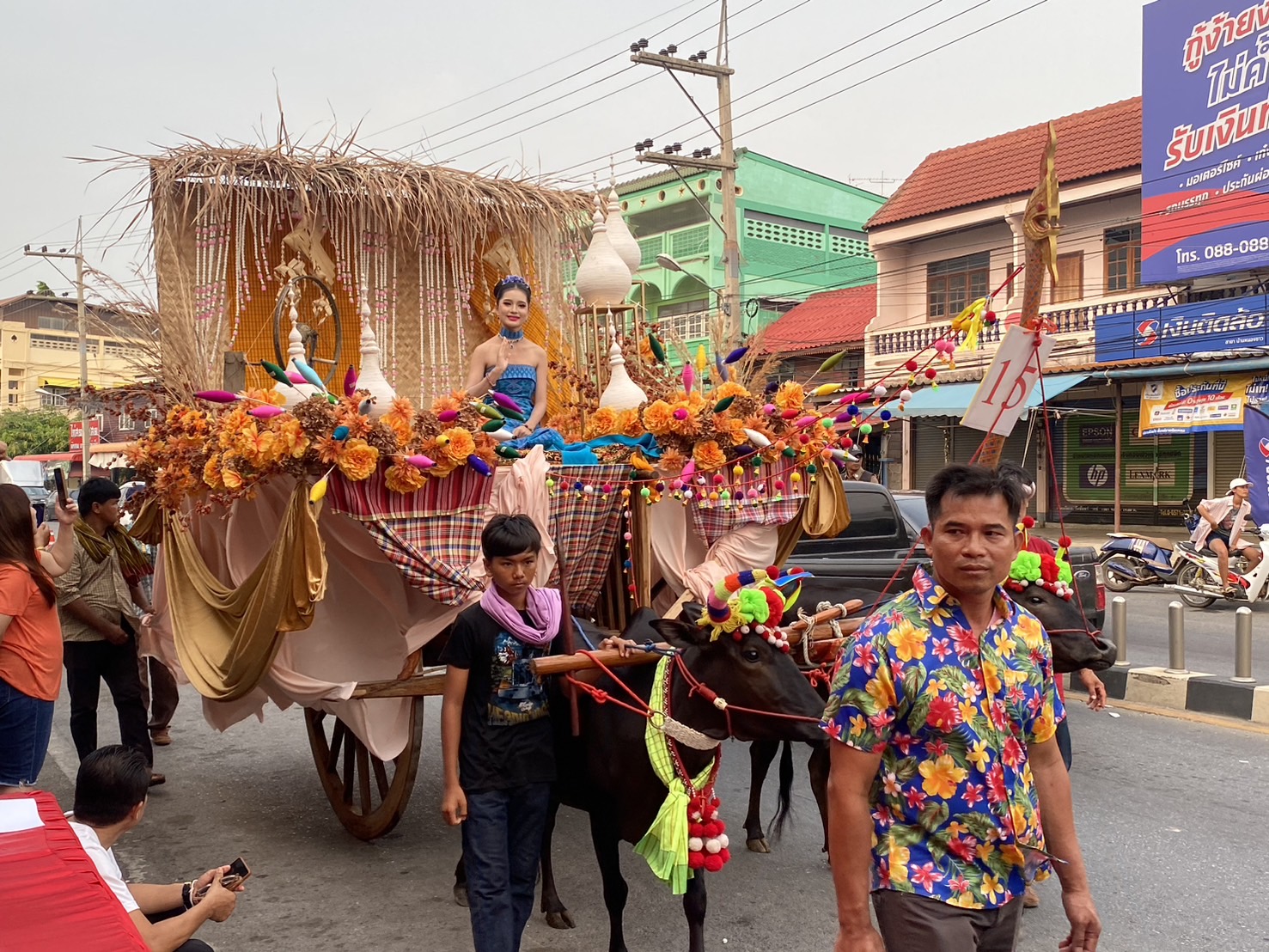 ️พช.กาญจนบุรี ร่วมงานประเพณีสงกรานต์บ้านหนองขาว ✨️การประกวดวัวเทียมเกวียน🏆 ชิงถ้วยรางวัลพระราชทานสมเด็จพระกนิษฐาธิราชเจ้า กรมสมเด็จพระเทพรัตนราชสุดาฯ สยามบรมราชกุมารี