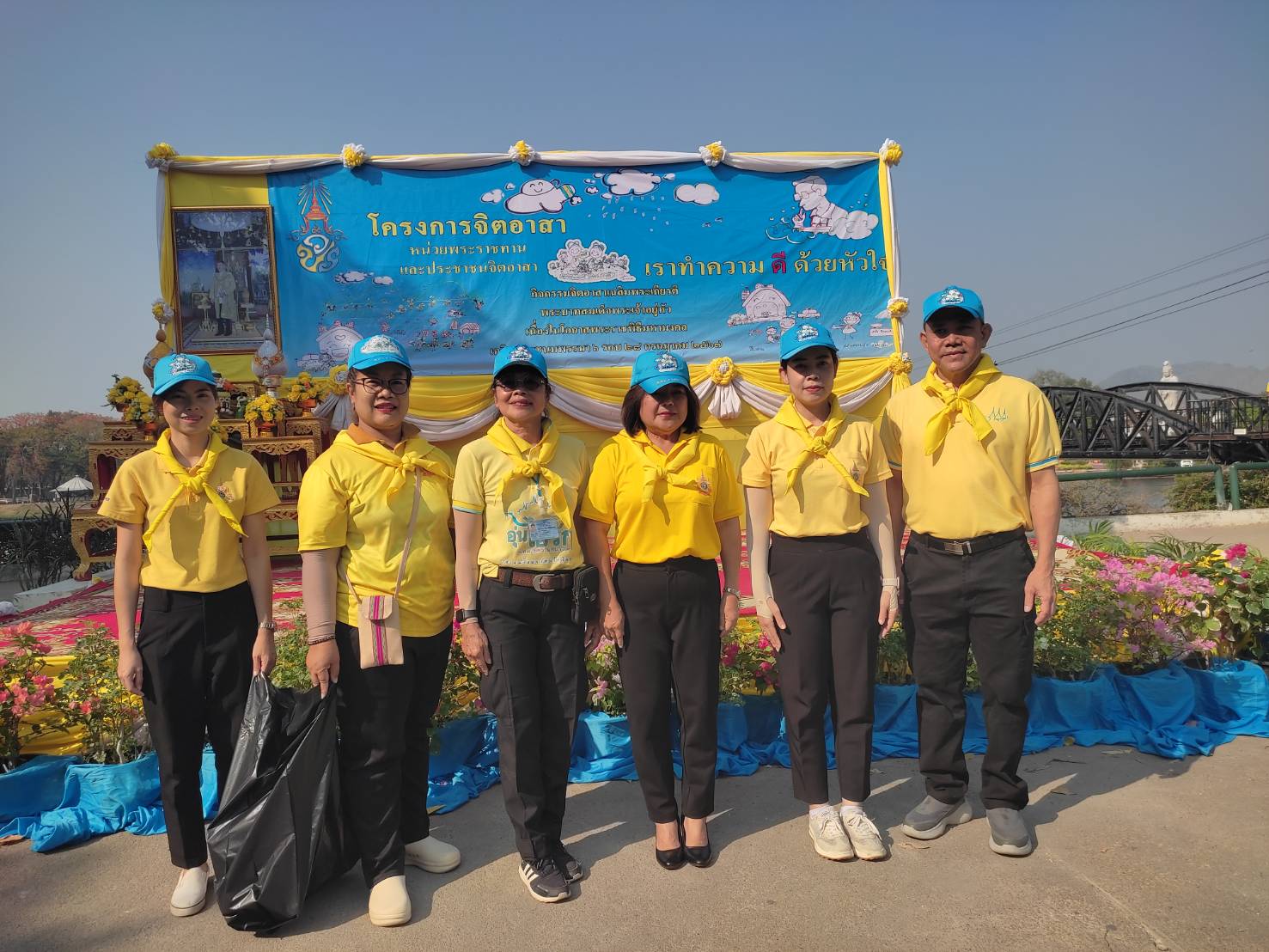 พช. กาญจนบุรี นำข้าราชการร่วมทำกิจกรรมจิตอาสา Big cleaning day (Kick off) “บริเวณทางรถไฟสะพานข้ามแม่น้ำแคว” เนื่องในโอกาสพระราชพิธีมหามงคลเฉลิมพระชนมพรรษา 6 รอบ 28 กรกฎาคม 2567