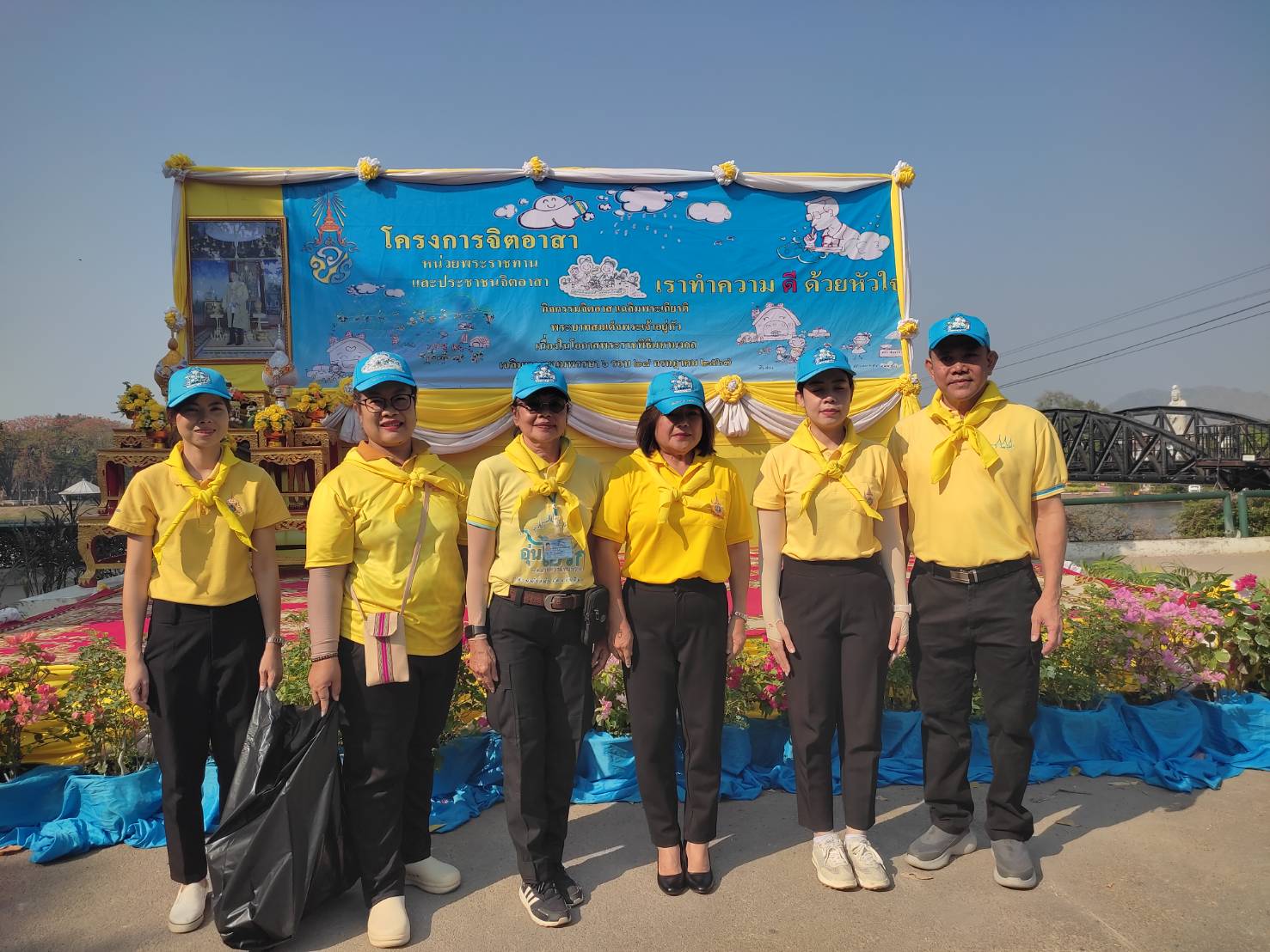 พช. กาญจนบุรี นำข้าราชการร่วมทำกิจกรรมจิตอาสา Big cleaning day (Kick off) “บริเวณทางรถไฟสะพานข้ามแม่น้ำแคว” เนื่องในโอกาสพระราชพิธีมหามงคลเฉลิมพระชนมพรรษา 6 รอบ 28 กรกฎาคม 2567