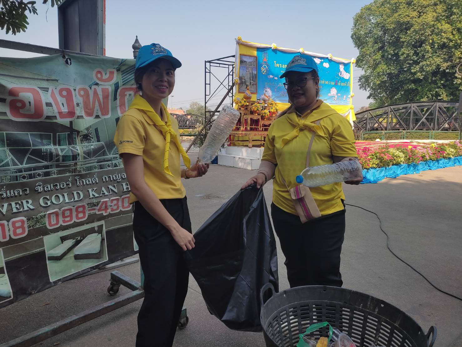 พช. กาญจนบุรี นำข้าราชการร่วมทำกิจกรรมจิตอาสา Big cleaning day (Kick off) “บริเวณทางรถไฟสะพานข้ามแม่น้ำแคว” เนื่องในโอกาสพระราชพิธีมหามงคลเฉลิมพระชนมพรรษา 6 รอบ 28 กรกฎาคม 2567