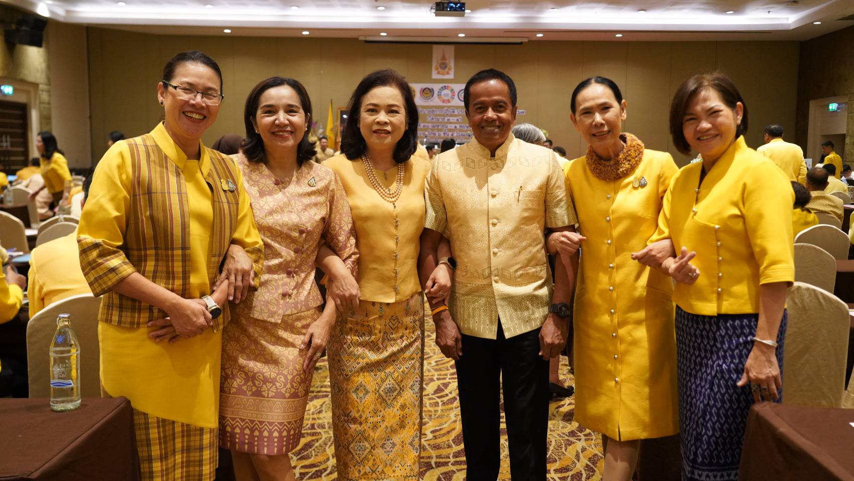 พจ.กาญจนบุรี รับมอบนโยบายการขับเคลื่อนงานพัฒนาชุมชน ไตรมาส 3-4 พร้อมนำเสนอผลการดำเนินงานของพช.กาญจนบุรี มุ่งหวังให้ประชาชนมีคุณภาพชีวิตที่ดี มีอาชีพ มีรายได้