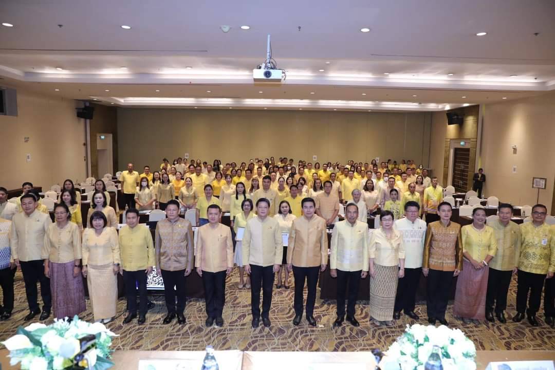 พจ.กาญจนบุรี รับมอบนโยบายการขับเคลื่อนงานพัฒนาชุมชน ไตรมาส 3-4 พร้อมนำเสนอผลการดำเนินงานของพช.กาญจนบุรี มุ่งหวังให้ประชาชนมีคุณภาพชีวิตที่ดี มีอาชีพ มีรายได้