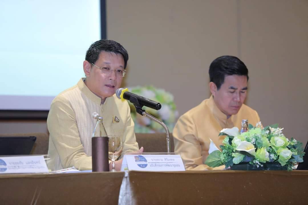 พจ.กาญจนบุรี รับมอบนโยบายการขับเคลื่อนงานพัฒนาชุมชน ไตรมาส 3-4 พร้อมนำเสนอผลการดำเนินงานของพช.กาญจนบุรี มุ่งหวังให้ประชาชนมีคุณภาพชีวิตที่ดี มีอาชีพ มีรายได้
