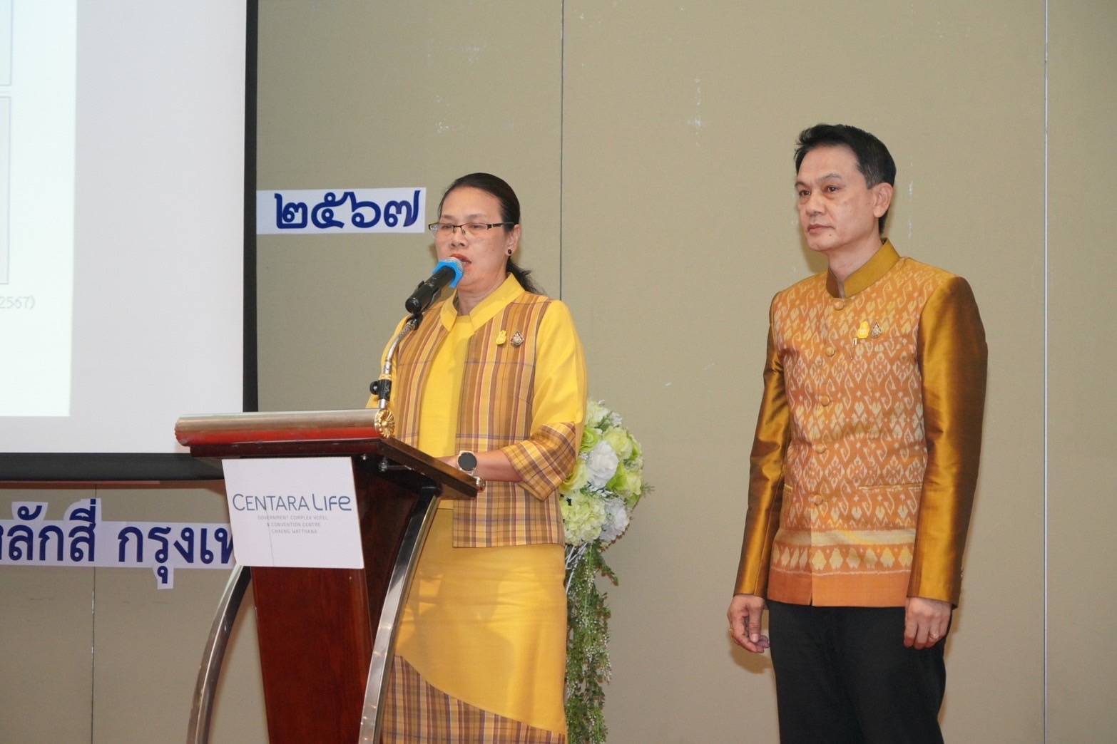 พจ.กาญจนบุรี รับมอบนโยบายการขับเคลื่อนงานพัฒนาชุมชน ไตรมาส 3-4 พร้อมนำเสนอผลการดำเนินงานของพช.กาญจนบุรี มุ่งหวังให้ประชาชนมีคุณภาพชีวิตที่ดี มีอาชีพ มีรายได้