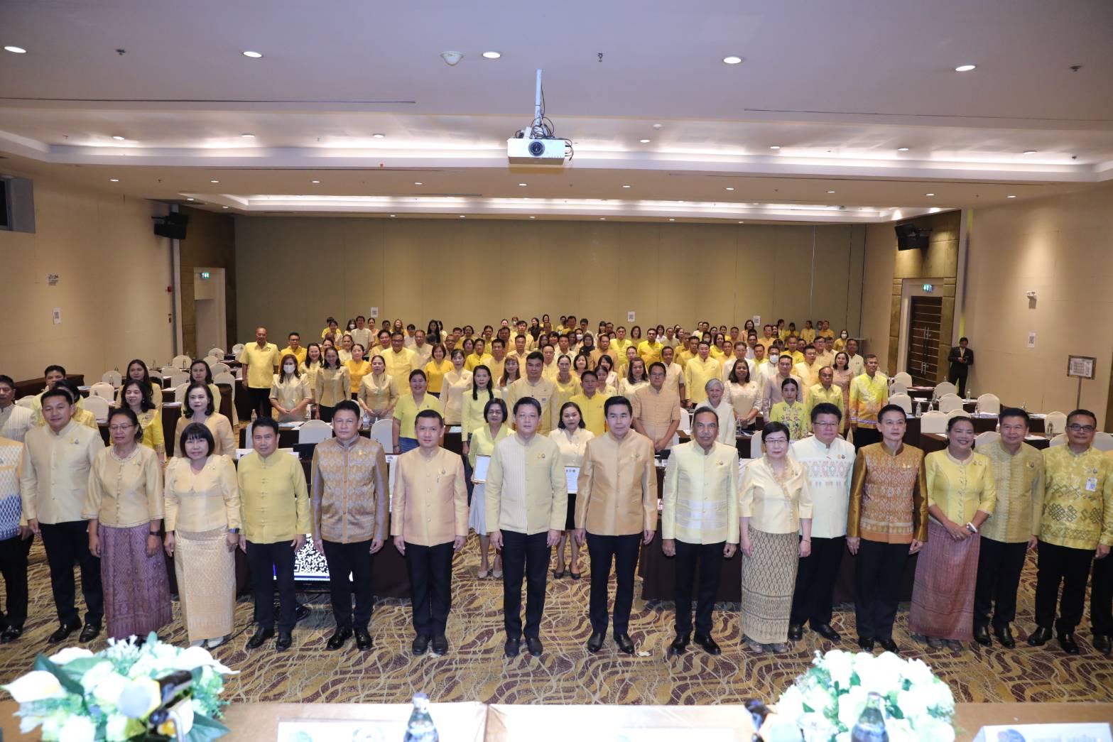 พจ.กาญจนบุรี รับมอบนโยบายการขับเคลื่อนงานพัฒนาชุมชน ไตรมาส 3-4 พร้อมนำเสนอผลการดำเนินงานของพช.กาญจนบุรี มุ่งหวังให้ประชาชนมีคุณภาพชีวิตที่ดี มีอาชีพ มีรายได้