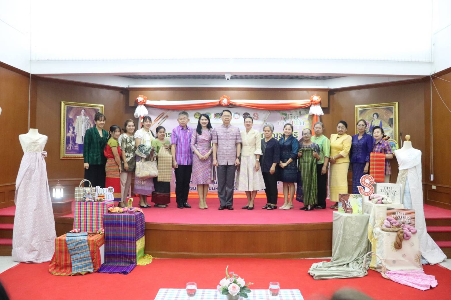 จังหวัดกาญจนบุรี จัดประกวดสุดยอดผ้าจังหวัดกาญจนบุรี ขับเคลื่อน “ผ้าไทยใส่ให้สนุก”  คนใส่สนุก คนให้สุขใจ สร้างรายได้ในชุมชน