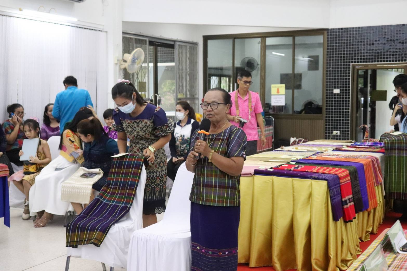 จังหวัดกาญจนบุรี จัดประกวดสุดยอดผ้าจังหวัดกาญจนบุรี ขับเคลื่อน “ผ้าไทยใส่ให้สนุก”  คนใส่สนุก คนให้สุขใจ สร้างรายได้ในชุมชน