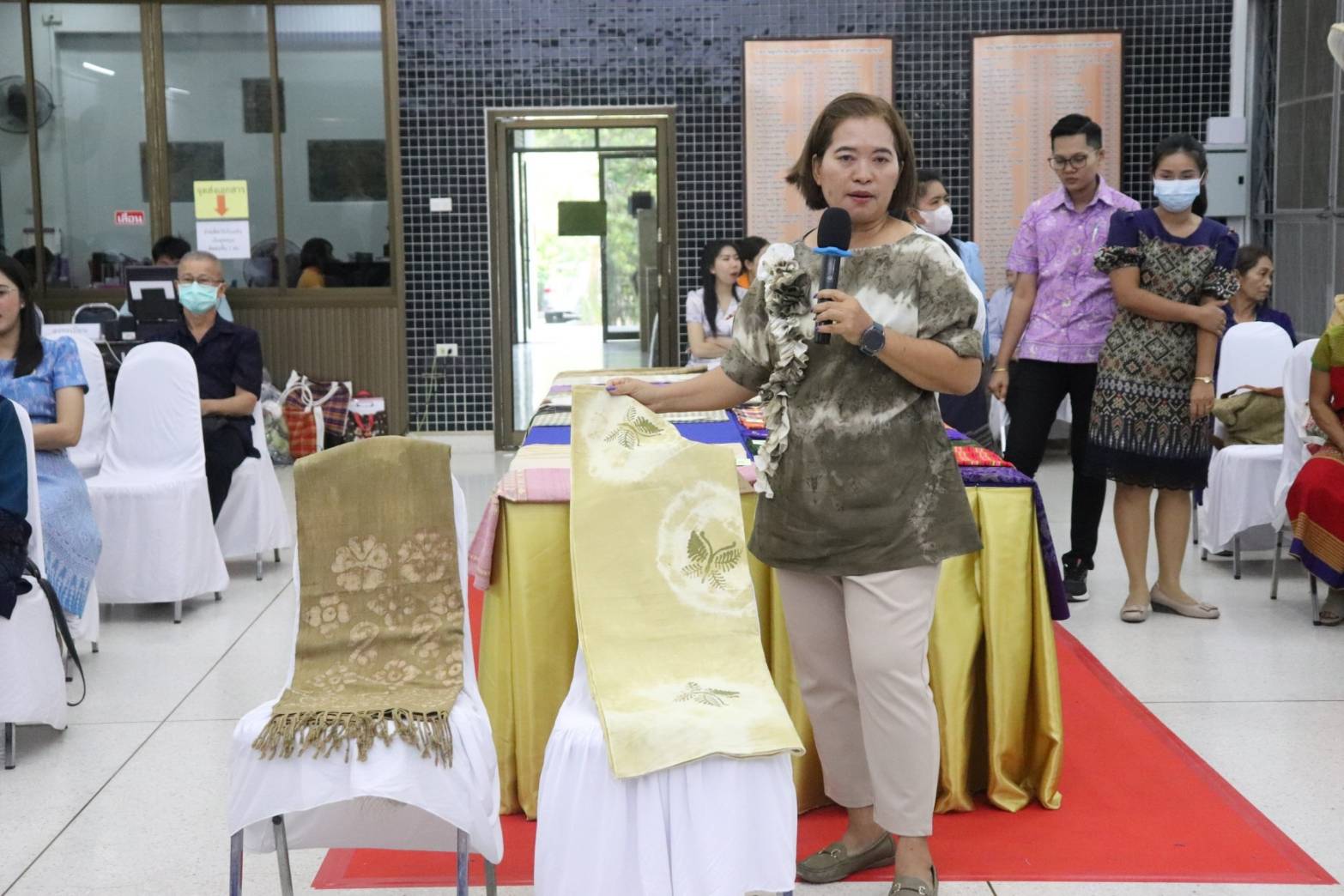 จังหวัดกาญจนบุรี จัดประกวดสุดยอดผ้าจังหวัดกาญจนบุรี ขับเคลื่อน “ผ้าไทยใส่ให้สนุก”  คนใส่สนุก คนให้สุขใจ สร้างรายได้ในชุมชน