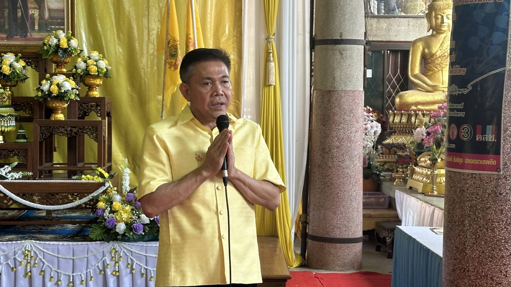 พช.กาญจนบุรี ร่วมถวายภัตตาหารเพลฯ แด่พระภิกษุสงฆ์และสามเณร ตามโครงการบรรพชาสามเณรภาคฤดูร้อน เฉลิมพระเกียรติพระบาทสมเด็จพระเจ้าอยู่หัวฯ