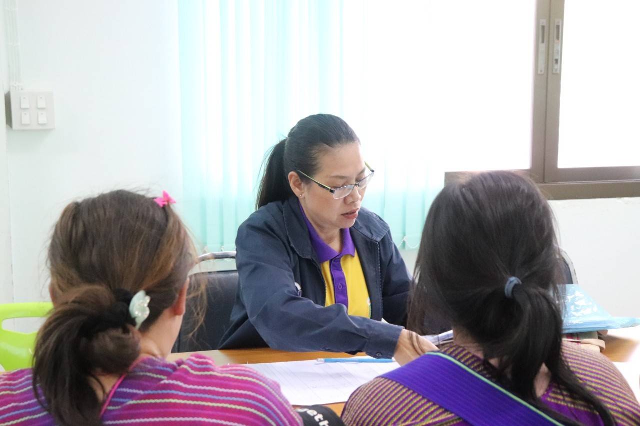พจ.กาญจนบุรี จัดทีมพช.ระดมความคิดยกระดับการพัฒนาผ้าทอในพื้นที่โครงการพัฒนาชุมชนในเขตรักษาพันธุ์สัตว์ป่าและอุทยานแห่งชาติ จังหวัดกาญจนบุรี