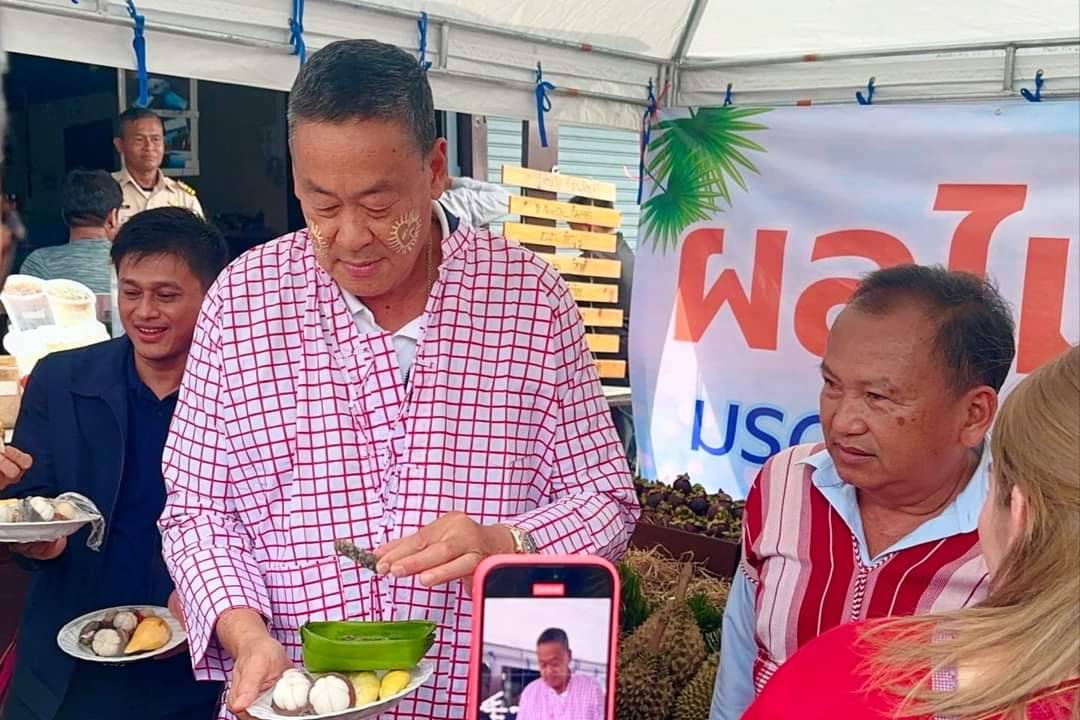 พจ.กาญจนบุรี ร่วมต้อนรับนายเศรษฐา ทวีสิน นายกรัฐมนตรี และคณะรัฐมนตรี นำเสนอสินค้า OTOP ของดีอำเภอสังขละบุรี