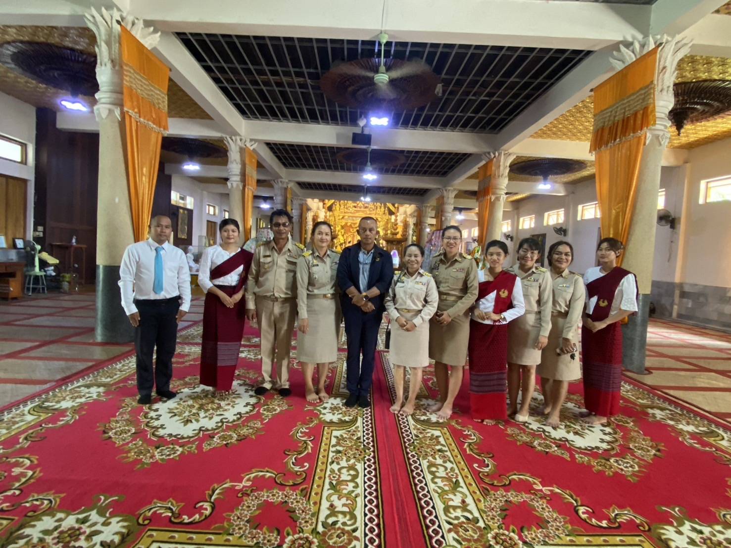 พจ.กาญจนบุรี ร่วมต้อนรับนายเศรษฐา ทวีสิน นายกรัฐมนตรี และคณะรัฐมนตรี นำเสนอสินค้า OTOP ของดีอำเภอสังขละบุรี