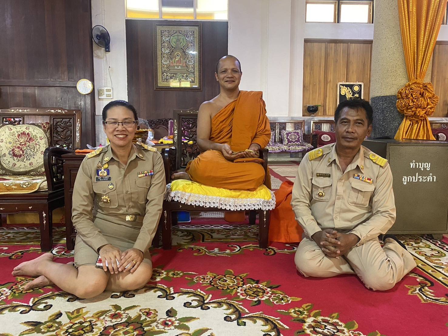 พจ.กาญจนบุรี ร่วมต้อนรับนายเศรษฐา ทวีสิน นายกรัฐมนตรี และคณะรัฐมนตรี นำเสนอสินค้า OTOP ของดีอำเภอสังขละบุรี