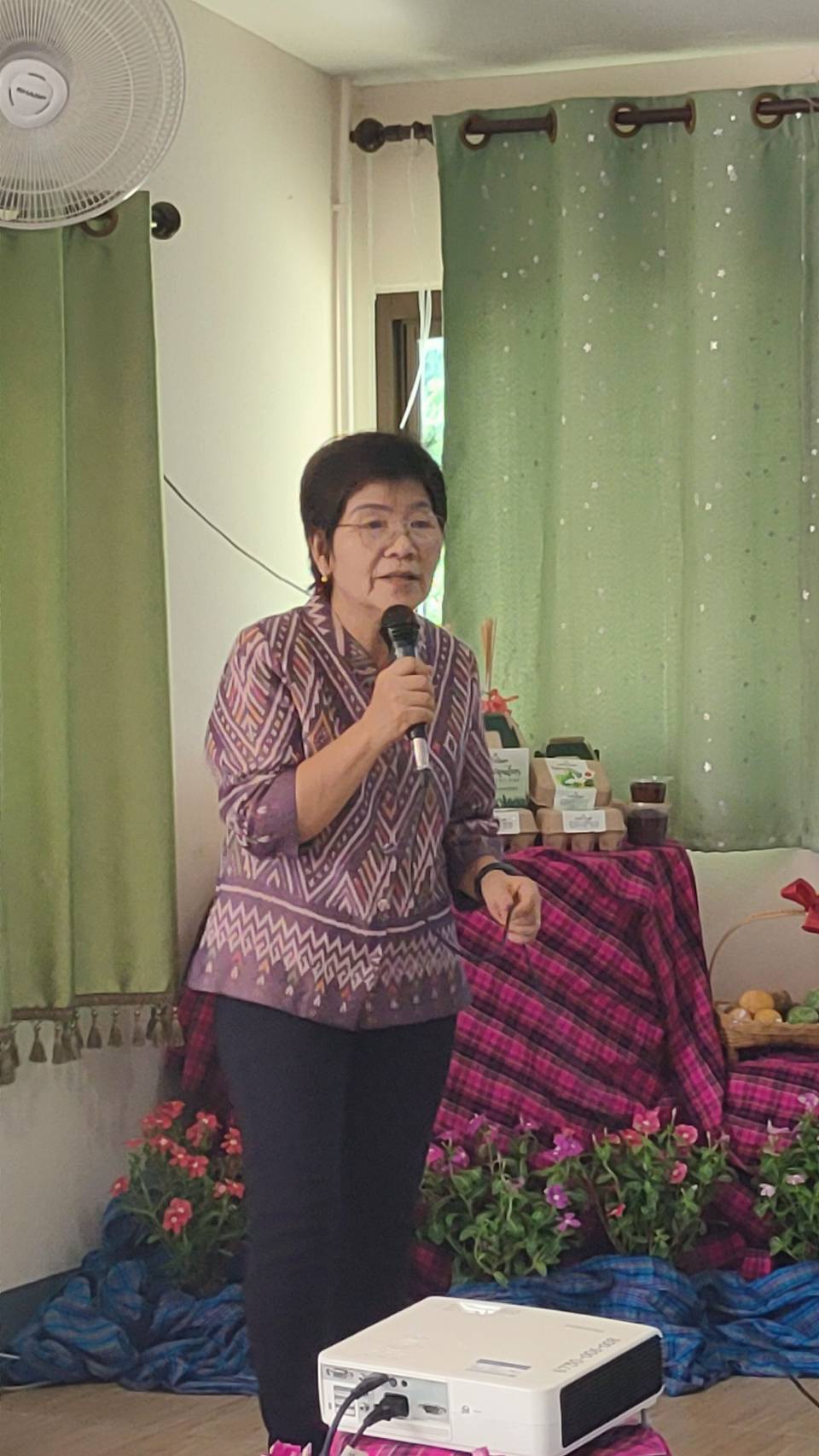 พช.กาญจนบุรี นำคณะกรรมการคัดเลือกคนกองทุนพัฒนาบทบาทสตรีดีเด่นระดับจังหวัด ลงพื้นที่คัดสรรกลุ่มเป้าหมาย ตามโครงการเชิดชูเกียรติคนกองทุนพัฒนาบทบาทสตรี ประจำปี 2567