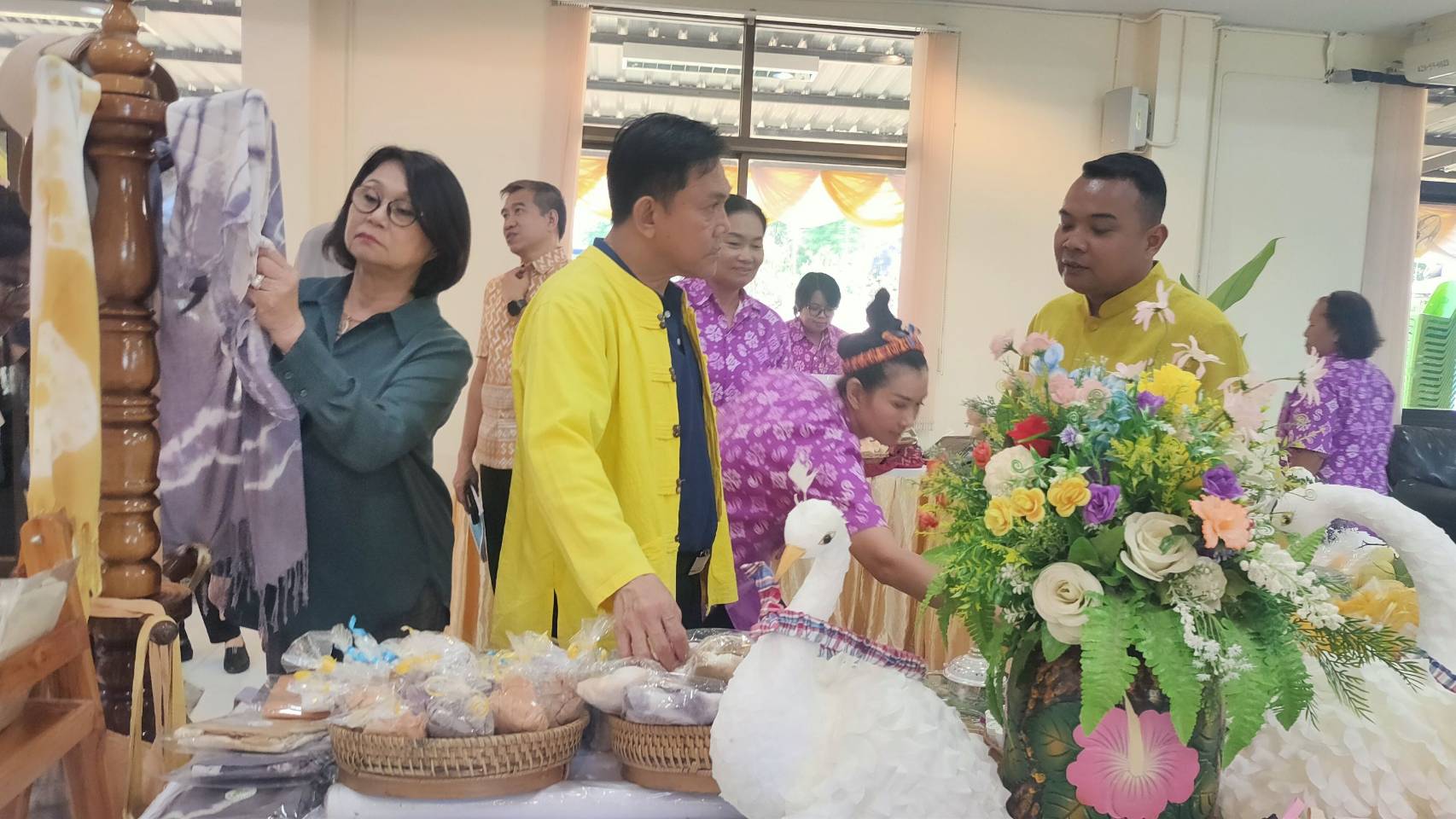 พช.กาญจนบุรี นำคณะกรรมการคัดเลือกคนกองทุนพัฒนาบทบาทสตรีดีเด่นระดับจังหวัด ลงพื้นที่คัดสรรกลุ่มเป้าหมาย ตามโครงการเชิดชูเกียรติคนกองทุนพัฒนาบทบาทสตรี ประจำปี 2567