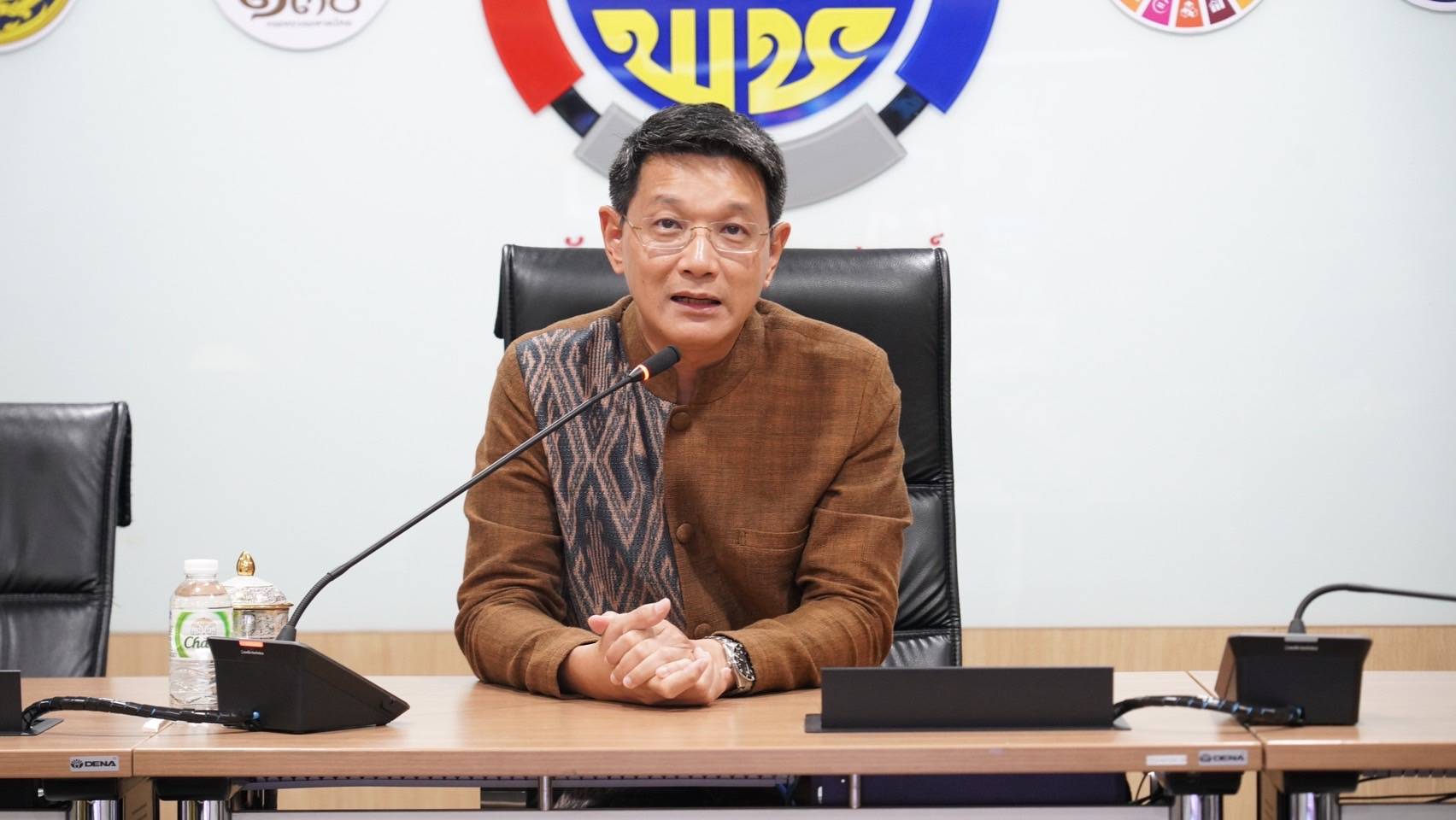 พช.กาญจนบุรี ร่วมประชุมเตรียมความพร้อมการจัดงาน OTOP Midyear 2024 ผ่านระบบ Zoom