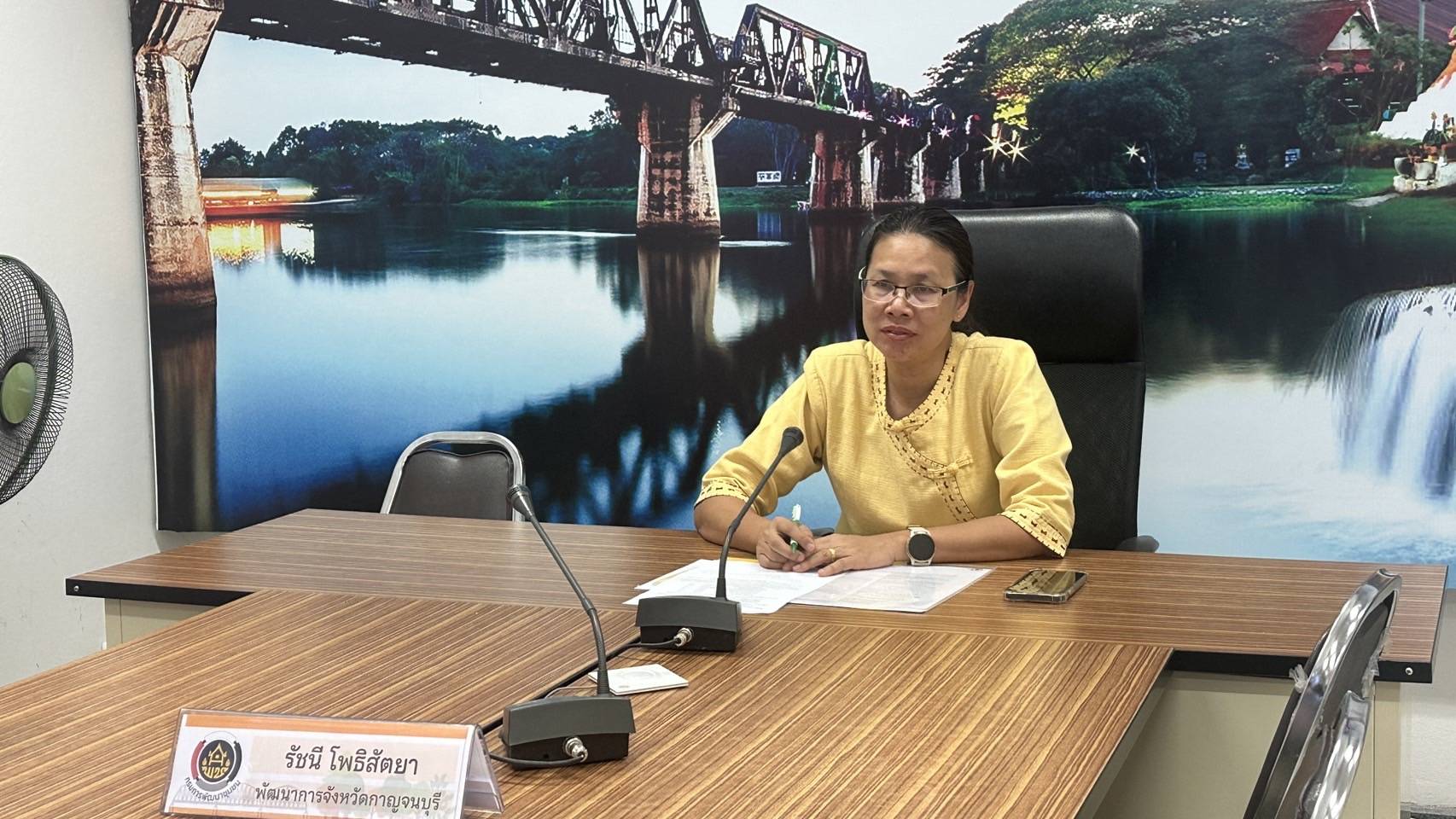 พช.กาญจนบุรี ร่วมประชุมเตรียมความพร้อมการจัดงาน OTOP Midyear 2024 ผ่านระบบ Zoom