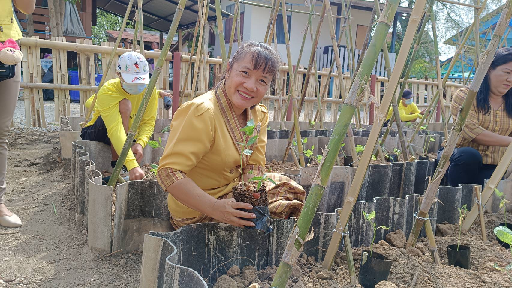 พช.กาญจนบุรี จับมือ ภาคีเครือข่ายสืบสานพระราชปณิธาน ขับเคลื่อนโครงการ “โคกหนองนาแห่งน้ำใจและความหวัง กรมราชทัณฑ์”