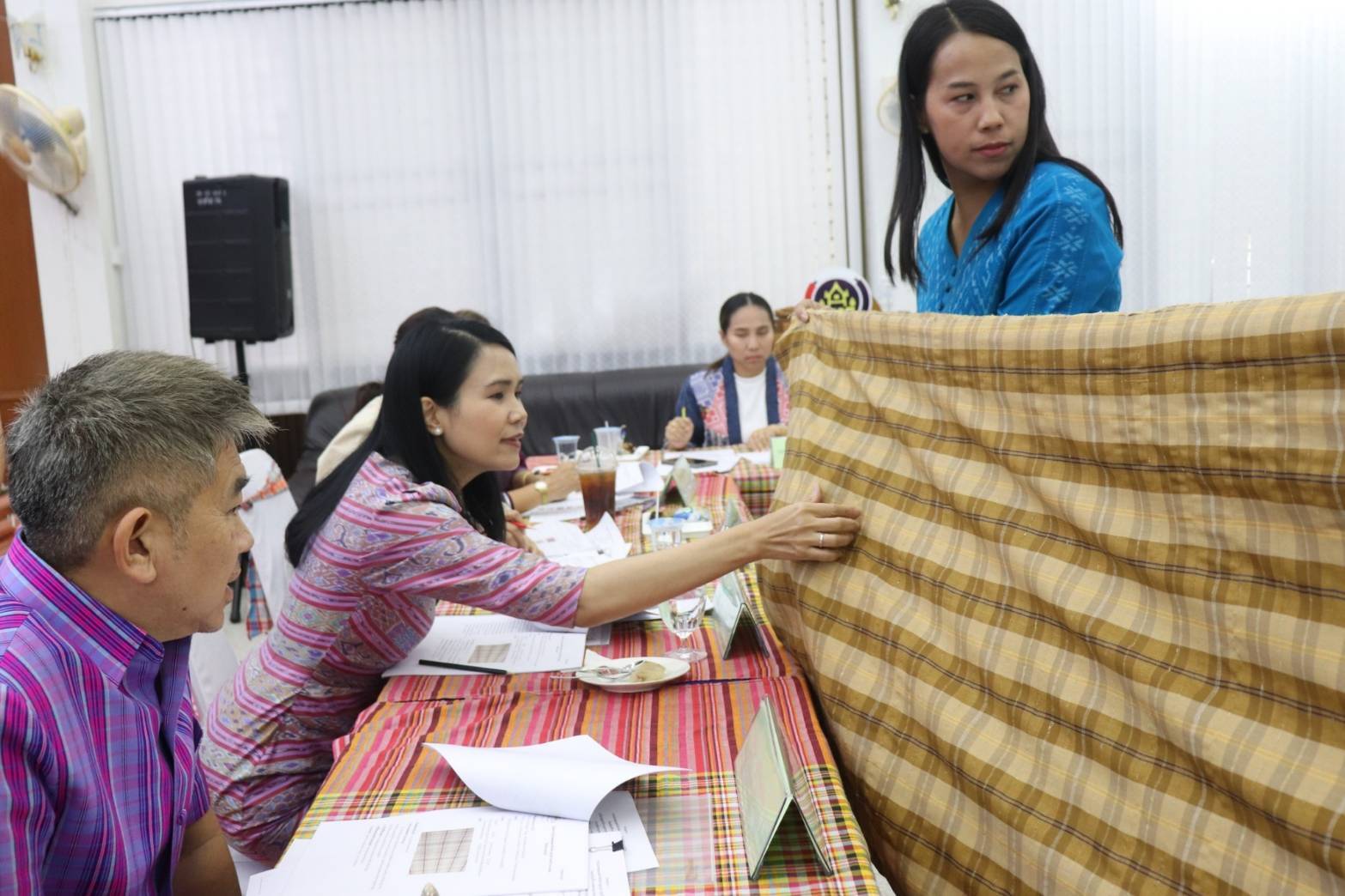 จังหวัดกาญจนบุรี จัดประกวดสุดยอดผ้าจังหวัดกาญจนบุรี ขับเคลื่อน “ผ้าไทยใส่ให้สนุก”  คนใส่สนุก คนให้สุขใจ สร้างรายได้ในชุมชน