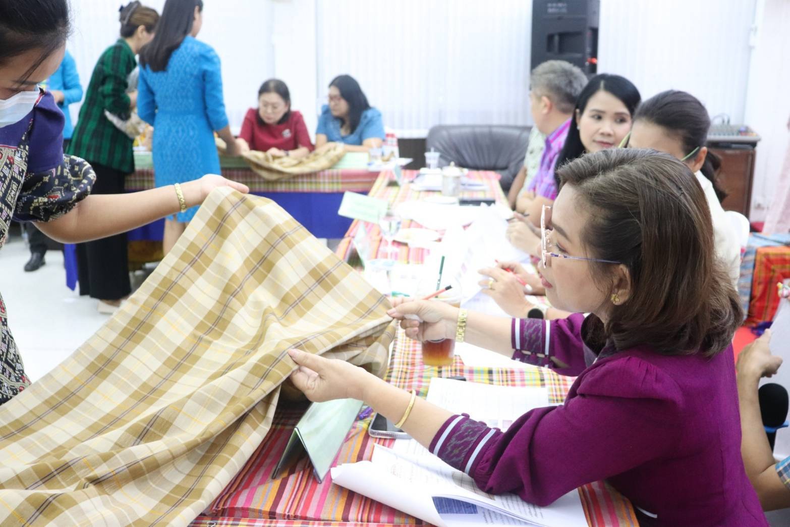 จังหวัดกาญจนบุรี จัดประกวดสุดยอดผ้าจังหวัดกาญจนบุรี ขับเคลื่อน “ผ้าไทยใส่ให้สนุก”  คนใส่สนุก คนให้สุขใจ สร้างรายได้ในชุมชน