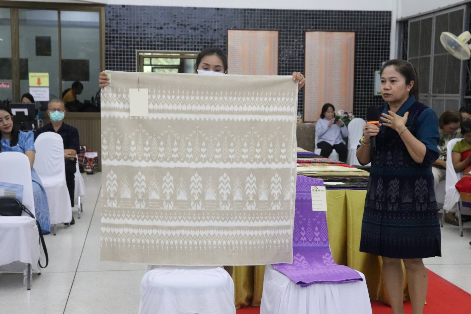 จังหวัดกาญจนบุรี จัดประกวดสุดยอดผ้าจังหวัดกาญจนบุรี ขับเคลื่อน “ผ้าไทยใส่ให้สนุก”  คนใส่สนุก คนให้สุขใจ สร้างรายได้ในชุมชน
