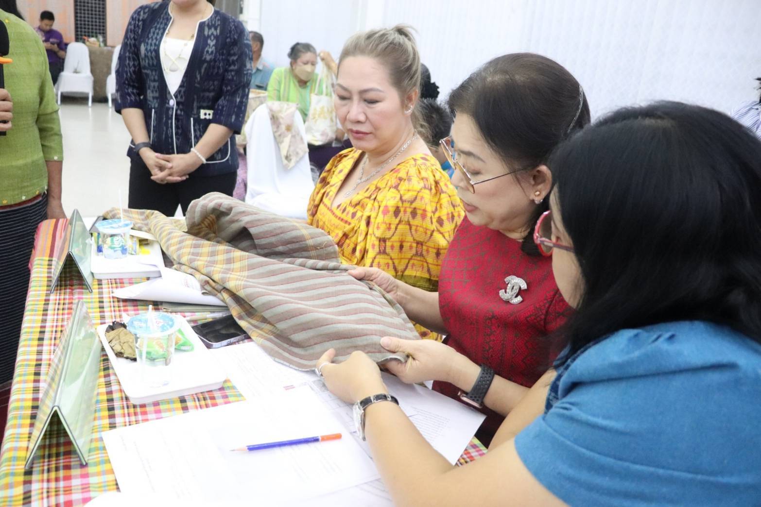 จังหวัดกาญจนบุรี จัดประกวดสุดยอดผ้าจังหวัดกาญจนบุรี ขับเคลื่อน “ผ้าไทยใส่ให้สนุก”  คนใส่สนุก คนให้สุขใจ สร้างรายได้ในชุมชน