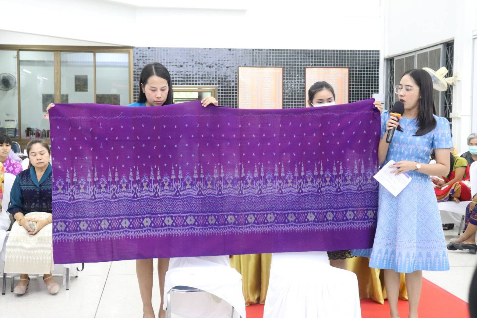 จังหวัดกาญจนบุรี จัดประกวดสุดยอดผ้าจังหวัดกาญจนบุรี ขับเคลื่อน “ผ้าไทยใส่ให้สนุก”  คนใส่สนุก คนให้สุขใจ สร้างรายได้ในชุมชน