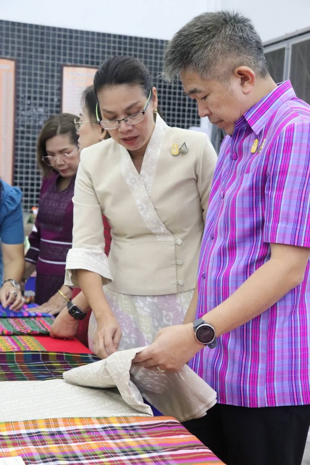 จังหวัดกาญจนบุรี จัดประกวดสุดยอดผ้าจังหวัดกาญจนบุรี ขับเคลื่อน “ผ้าไทยใส่ให้สนุก”  คนใส่สนุก คนให้สุขใจ สร้างรายได้ในชุมชน