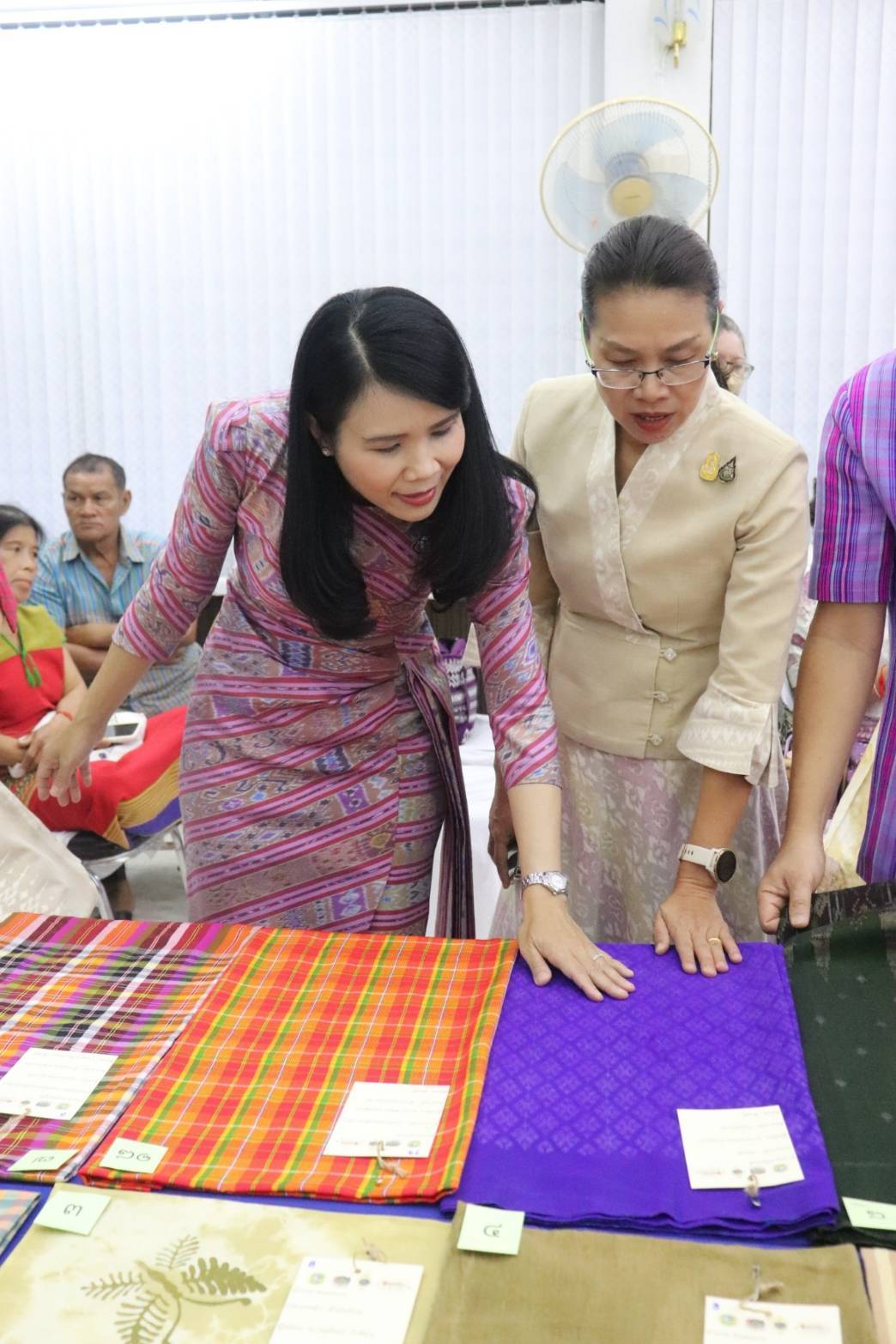 จังหวัดกาญจนบุรี จัดประกวดสุดยอดผ้าจังหวัดกาญจนบุรี ขับเคลื่อน “ผ้าไทยใส่ให้สนุก”  คนใส่สนุก คนให้สุขใจ สร้างรายได้ในชุมชน