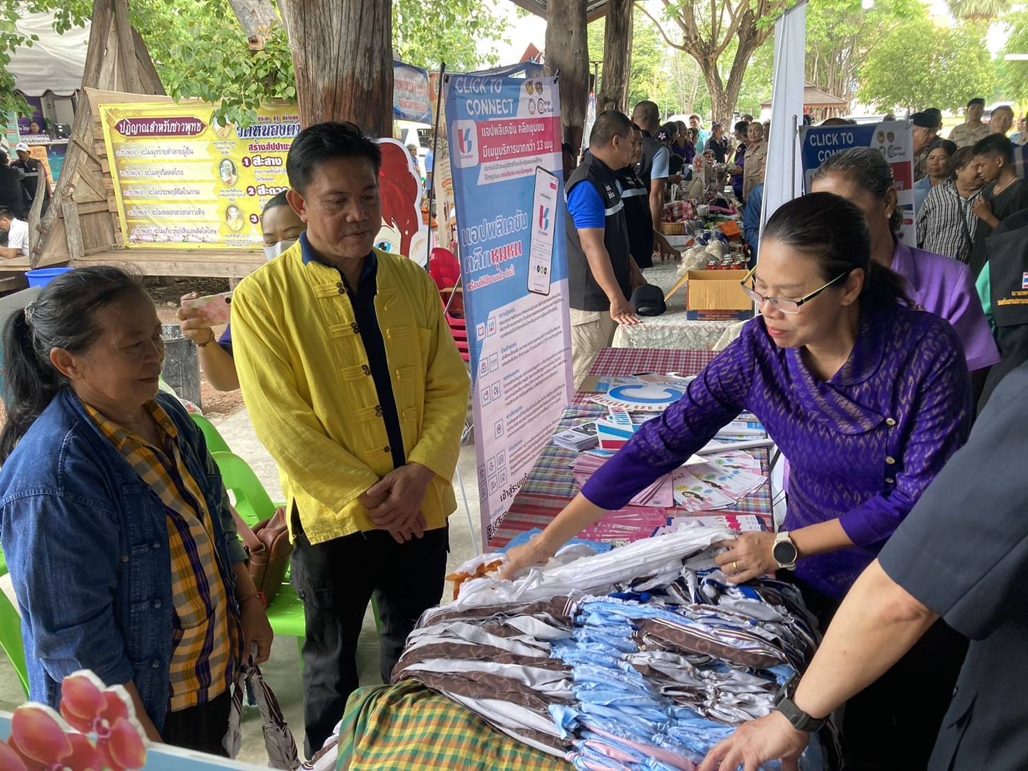 พช.กาญจนบุรี ร่วมโครงการจังหวัดเคลื่อนที่ “บำบัดทุกข์ บำรุงสุข สร้างรอยยิ้มให้ประชาชน” ครั้งที่ 8 ประจำปีงบประมาณ 2567 ในพื้นที่อำเภอห้วยกระเจา
