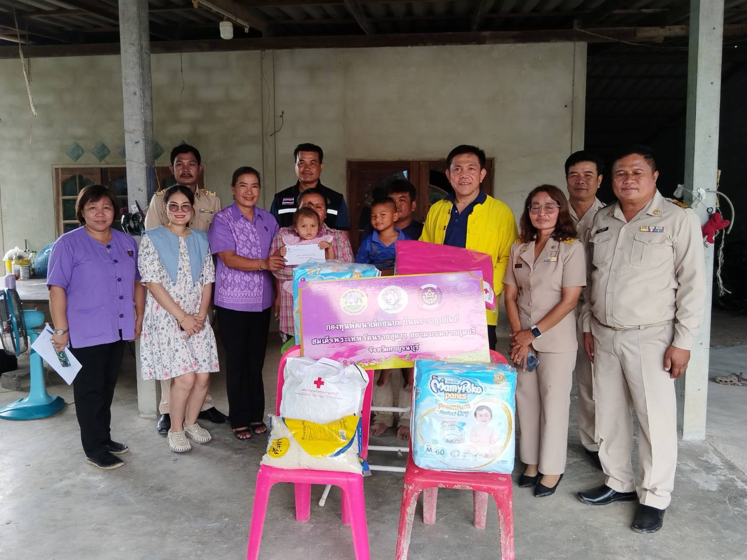 รองผู้ว่าราชการจังหวัดกาญจนบุรี ชื่นชมการขับเคลื่อนการดำเนินงาน การพัฒนาชุมชนในพื้นที่อำเภอห้วยกระเจา พร้อมเดินหน้าผลักดันส่งเสริม แบบผ้าลายพระราชทาน “ผ้าลายสิริวชิราภรณ์” ยกระดับคุณภาพชีวิตที่ดีทุกช่วงวัย