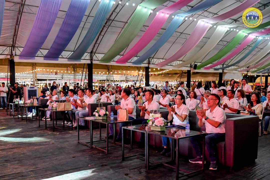 พช.กาญจนบุรี พร้อมเครือข่าย OTOP จังหวัดกาญจนบุรี ร่วมงานมหกรรม OTOP SMEs มรดกภูมิปัญญา สินค้าชุมชน จังหวัดกาญจนบุรี ประจำปี 2567
