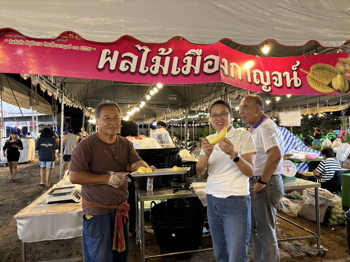 พช.กาญจนบุรี พร้อมเครือข่าย OTOP จังหวัดกาญจนบุรี ร่วมงานมหกรรม OTOP SMEs มรดกภูมิปัญญา สินค้าชุมชน จังหวัดกาญจนบุรี ประจำปี 2567
