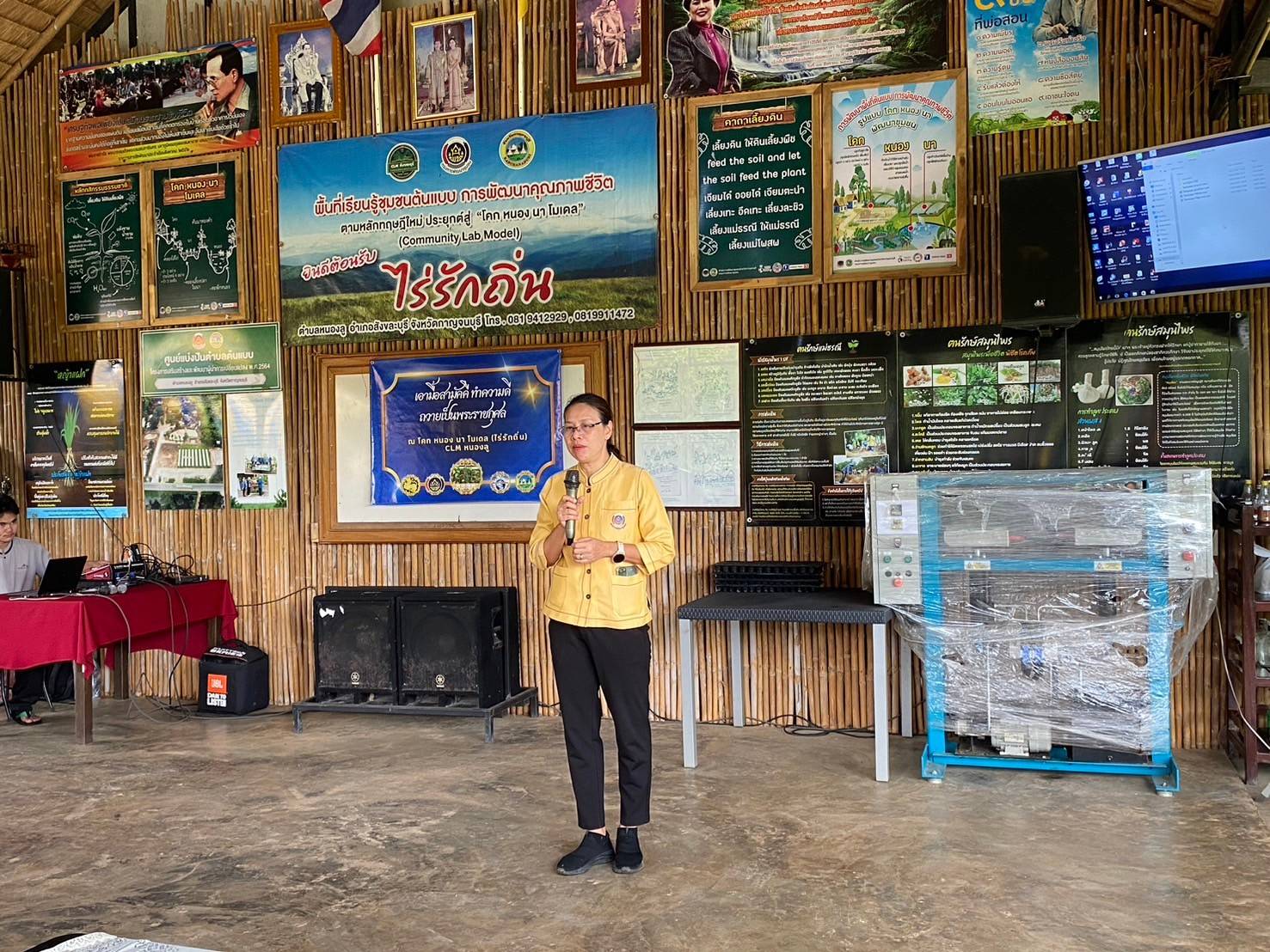 พจ.กาญจนบุรี รับการตรวจราชการจากผู้ตรวจ มท. ทั้งนี้ยกนิ้วชื่นชม! แปลง“โคก หนอง นา โมเดล” จ.กาญจนบุรี สามารถสร้างประโยชน์ต่อประชาชน และเป็นต้นแบบอย่างแท้จริง