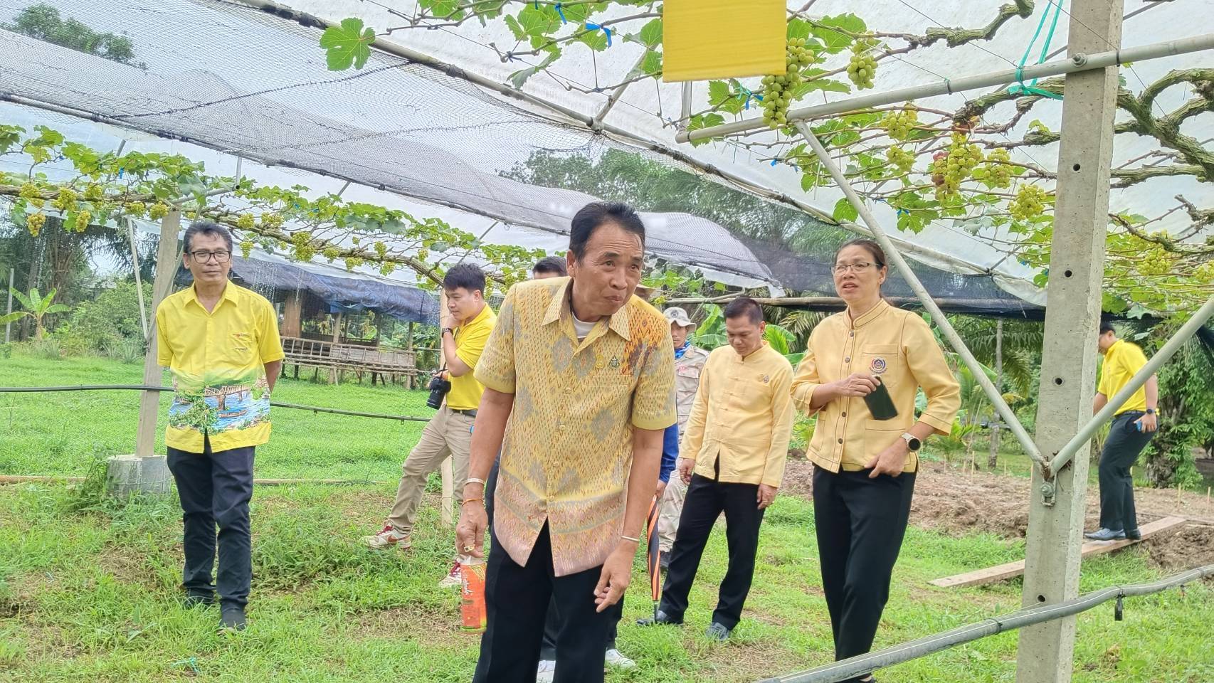 พจ.กาญจนบุรี รับการตรวจราชการจากผู้ตรวจ มท. ทั้งนี้ยกนิ้วชื่นชม! แปลง“โคก หนอง นา โมเดล” จ.กาญจนบุรี สามารถสร้างประโยชน์ต่อประชาชน และเป็นต้นแบบอย่างแท้จริง