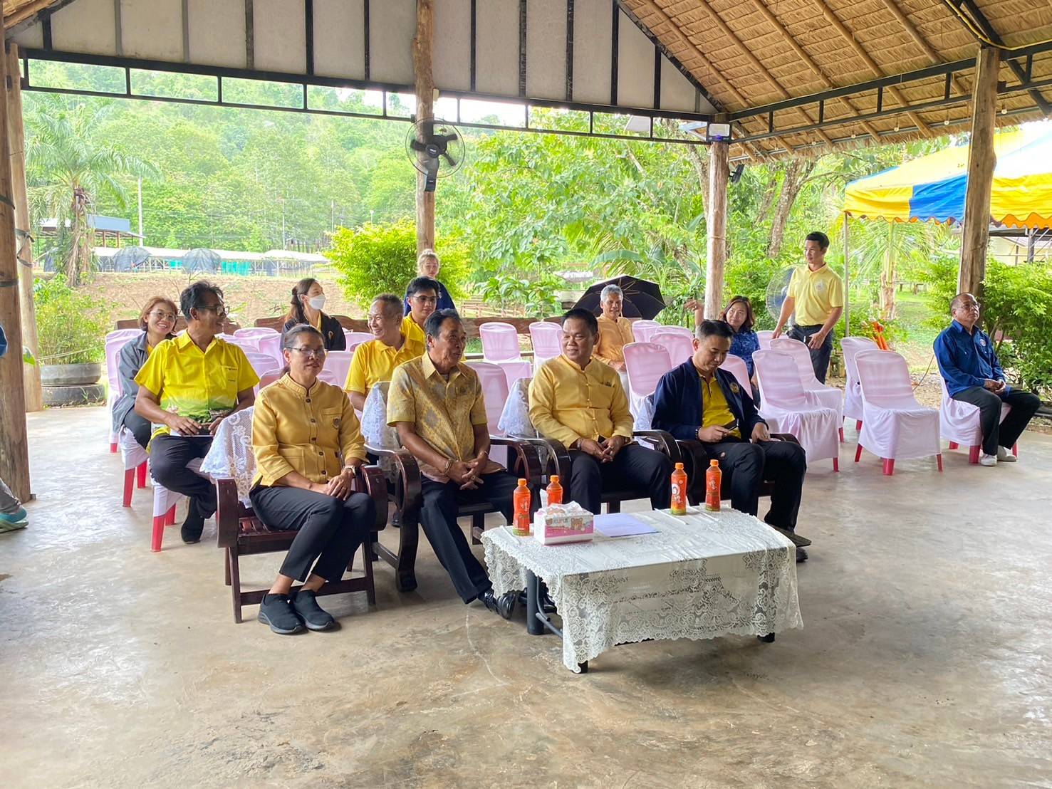 พจ.กาญจนบุรี รับการตรวจราชการจากผู้ตรวจ มท. ทั้งนี้ยกนิ้วชื่นชม! แปลง“โคก หนอง นา โมเดล” จ.กาญจนบุรี สามารถสร้างประโยชน์ต่อประชาชน และเป็นต้นแบบอย่างแท้จริง